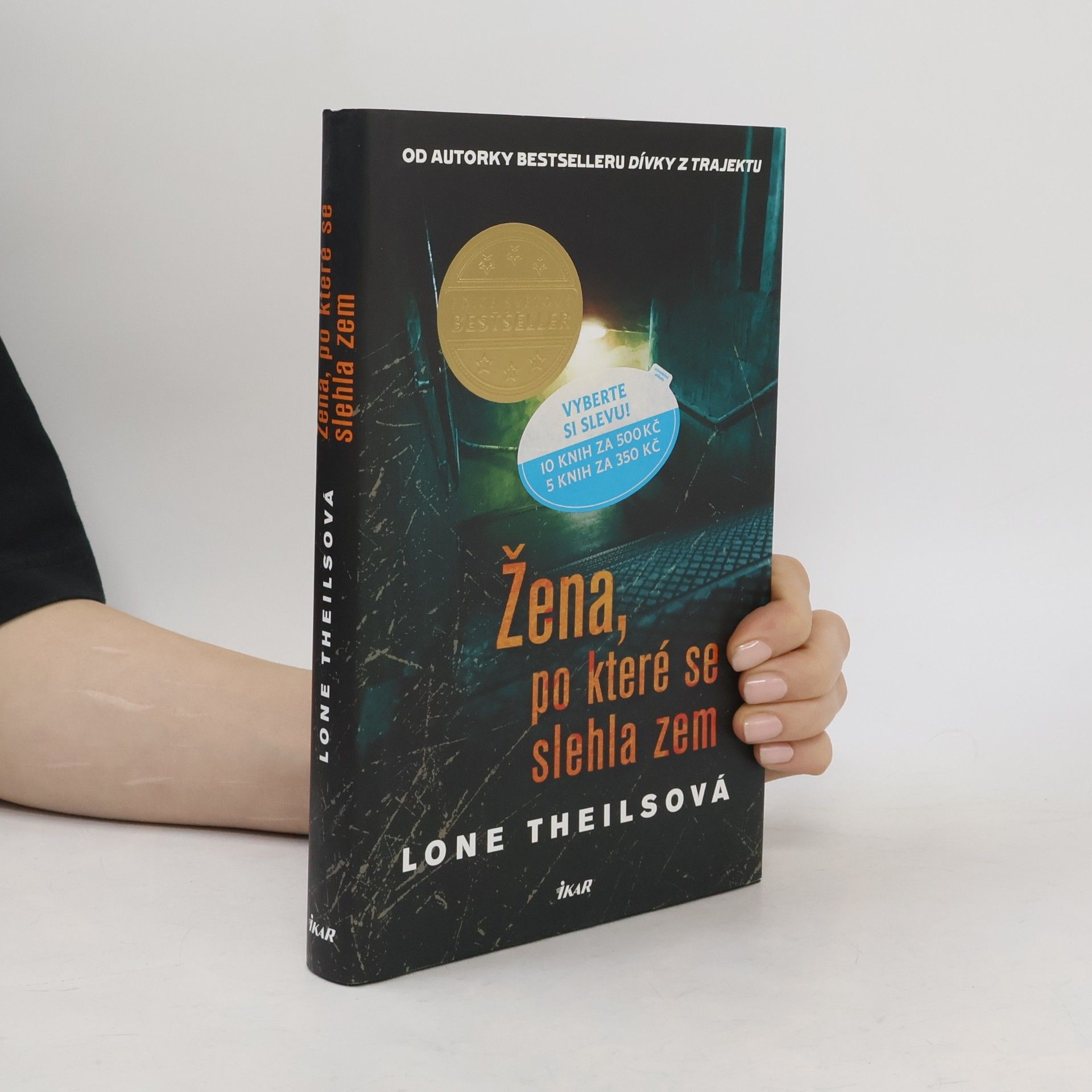 Lone Theils Žena, po které se slehla zem