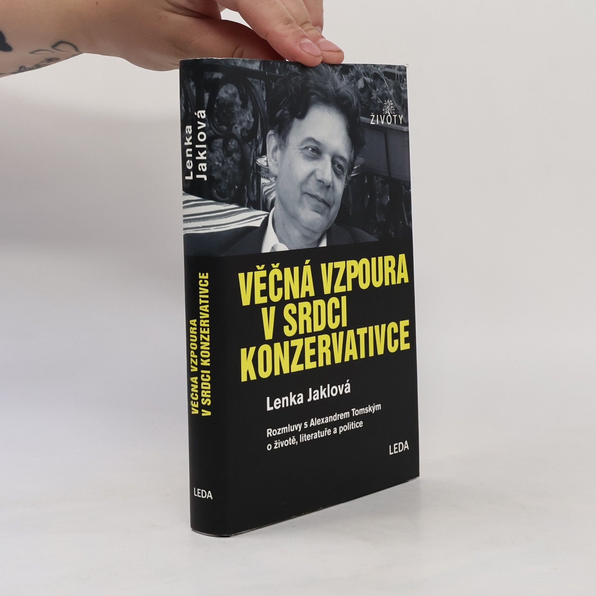 Lenka Jaklová Věčná vzpoura v srdci konzervativce : rozmluvy s Alexandrem Tomským o životě, literatuře a politice