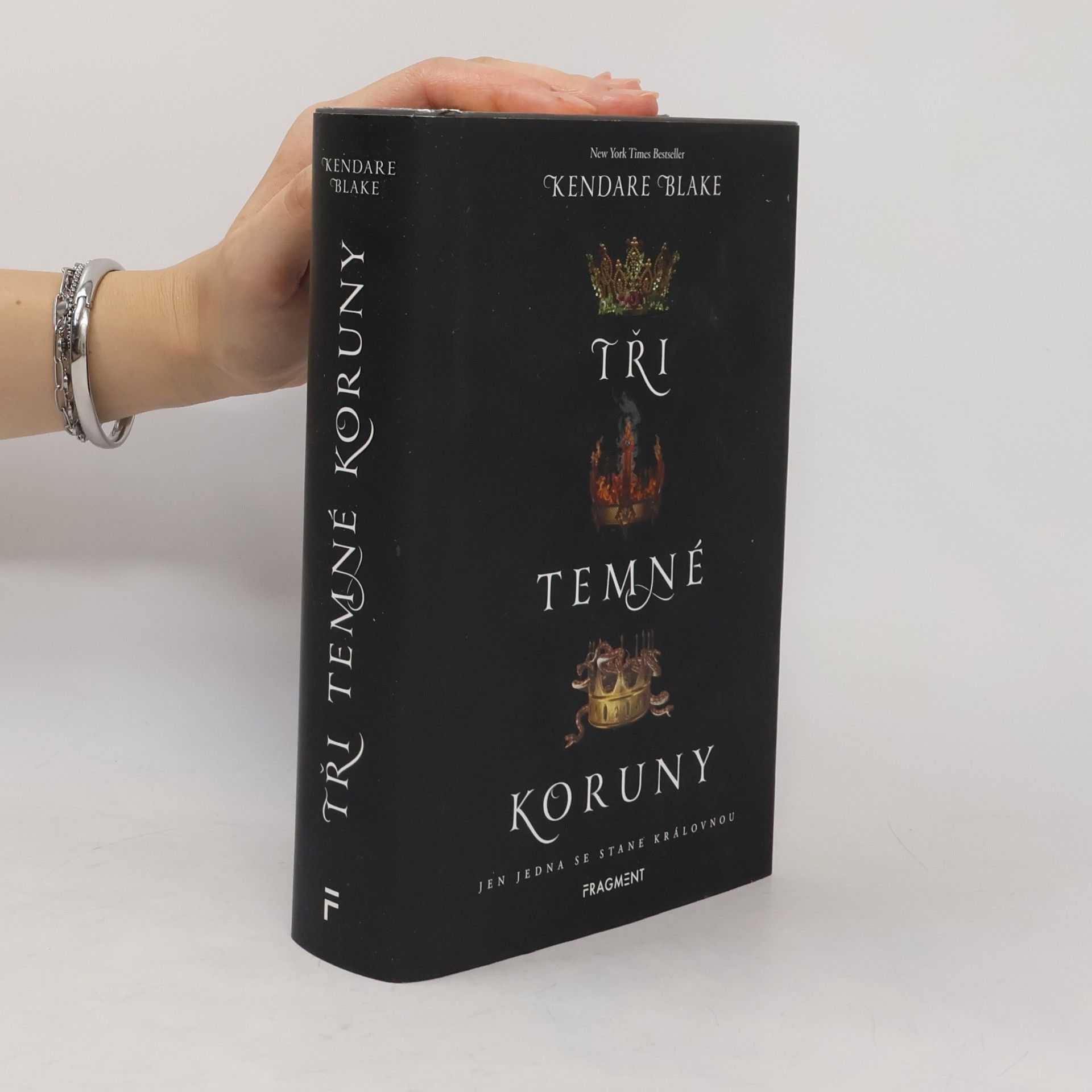 Kendare Blake Tři temné koruny