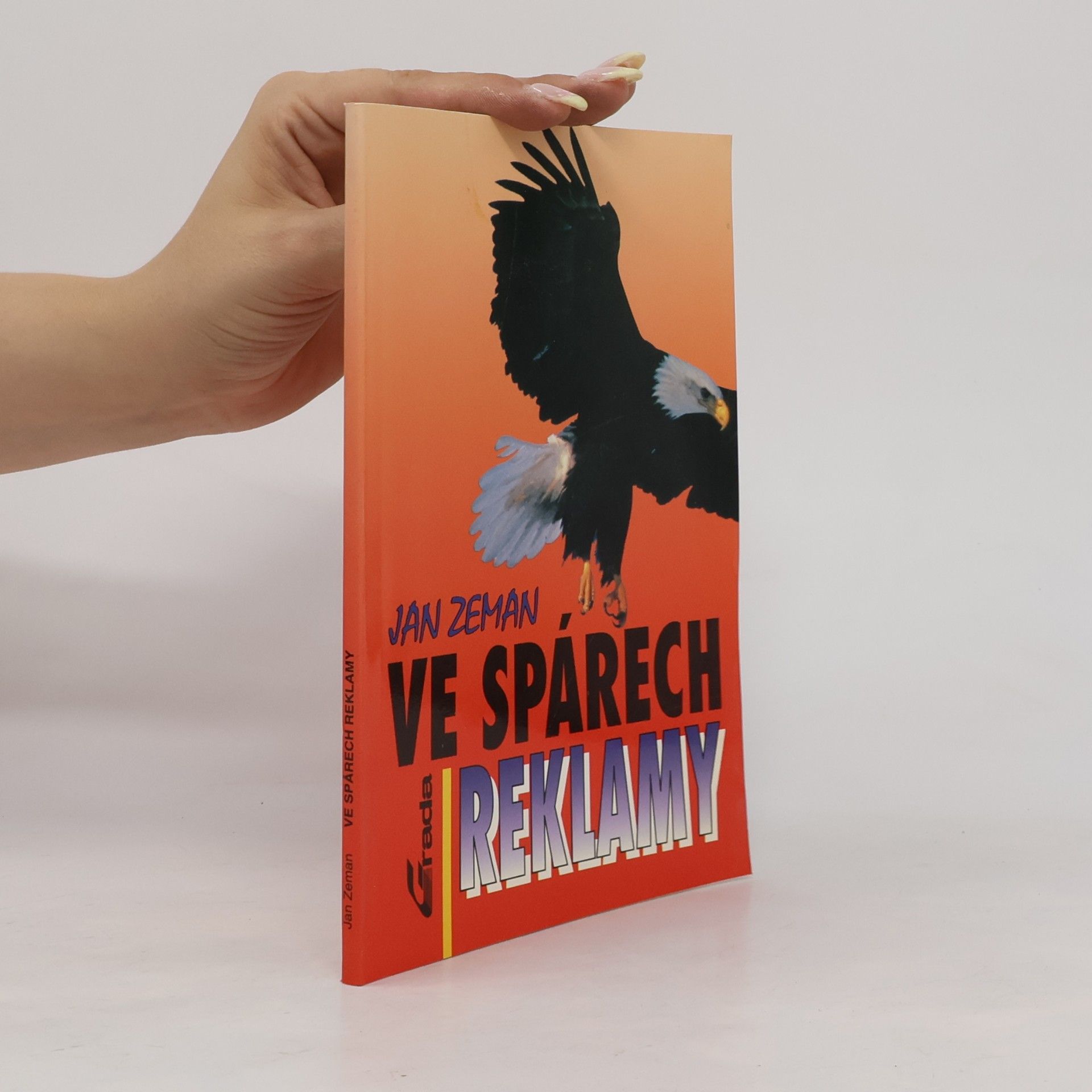 Ve spárech reklamy