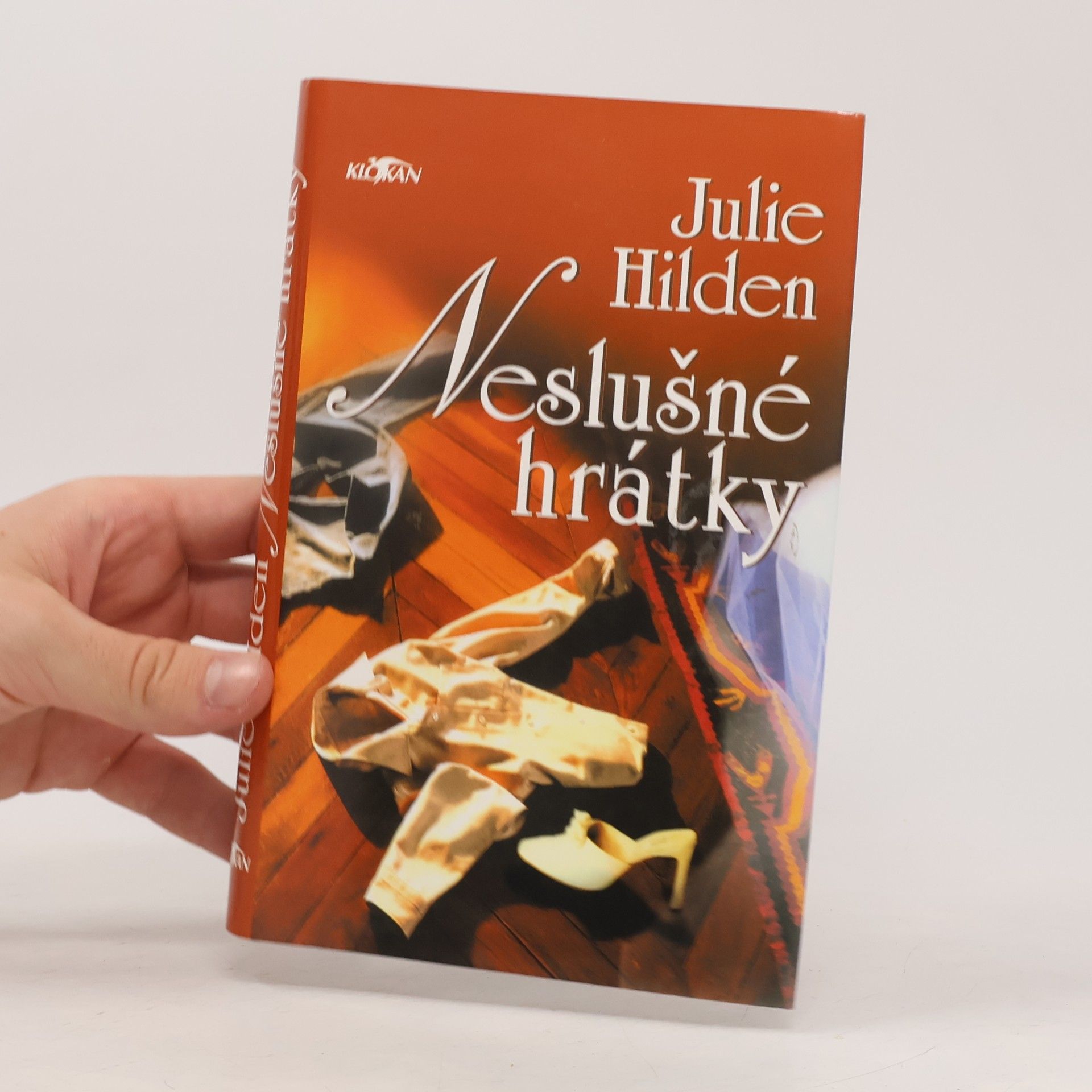 Julie Hilden Neslušné hrátky