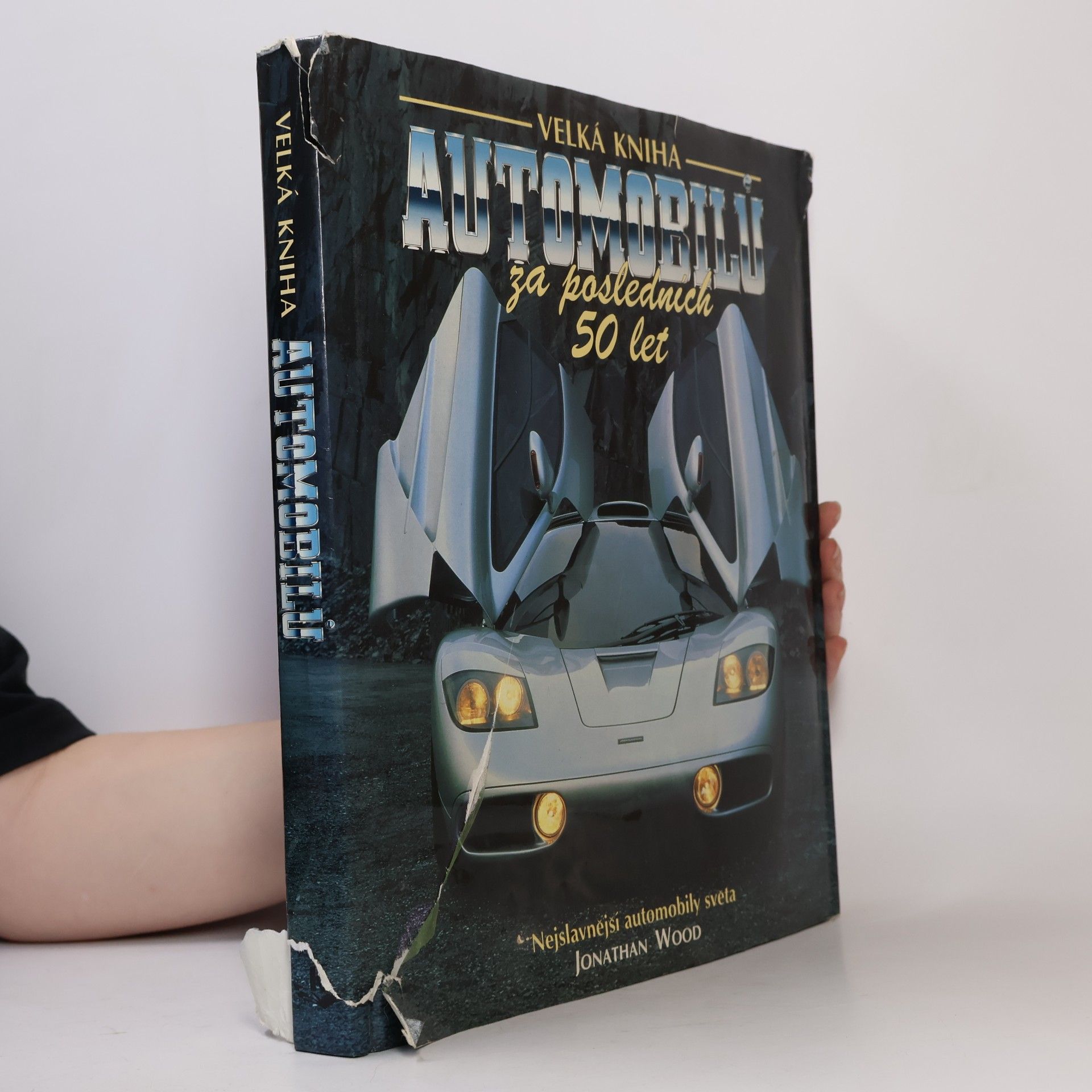 Jonathan Wood Velká kniha automobilů za posledních 50 let. Nejslavnější automobily světa.