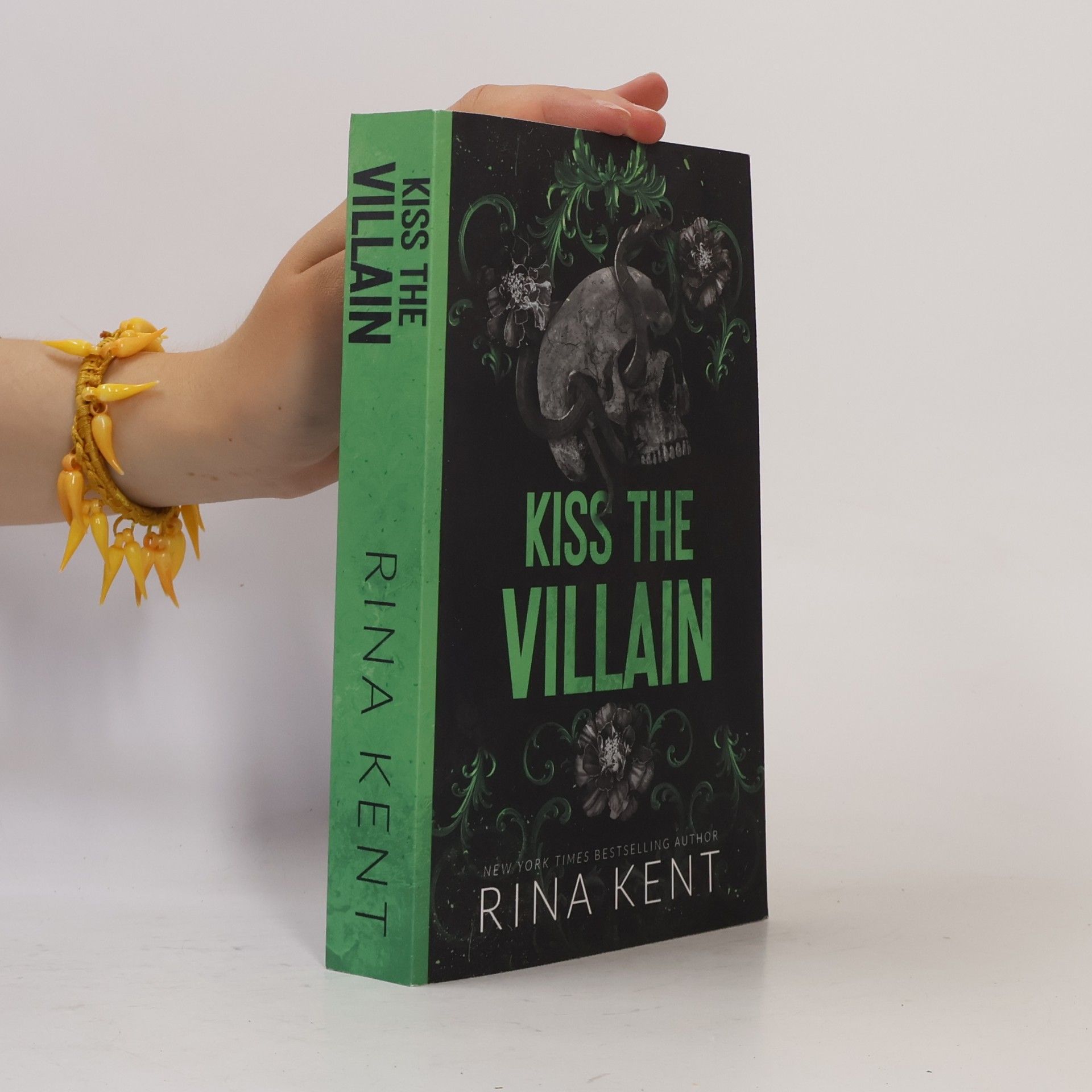 Rina Kent Kiss the Villain