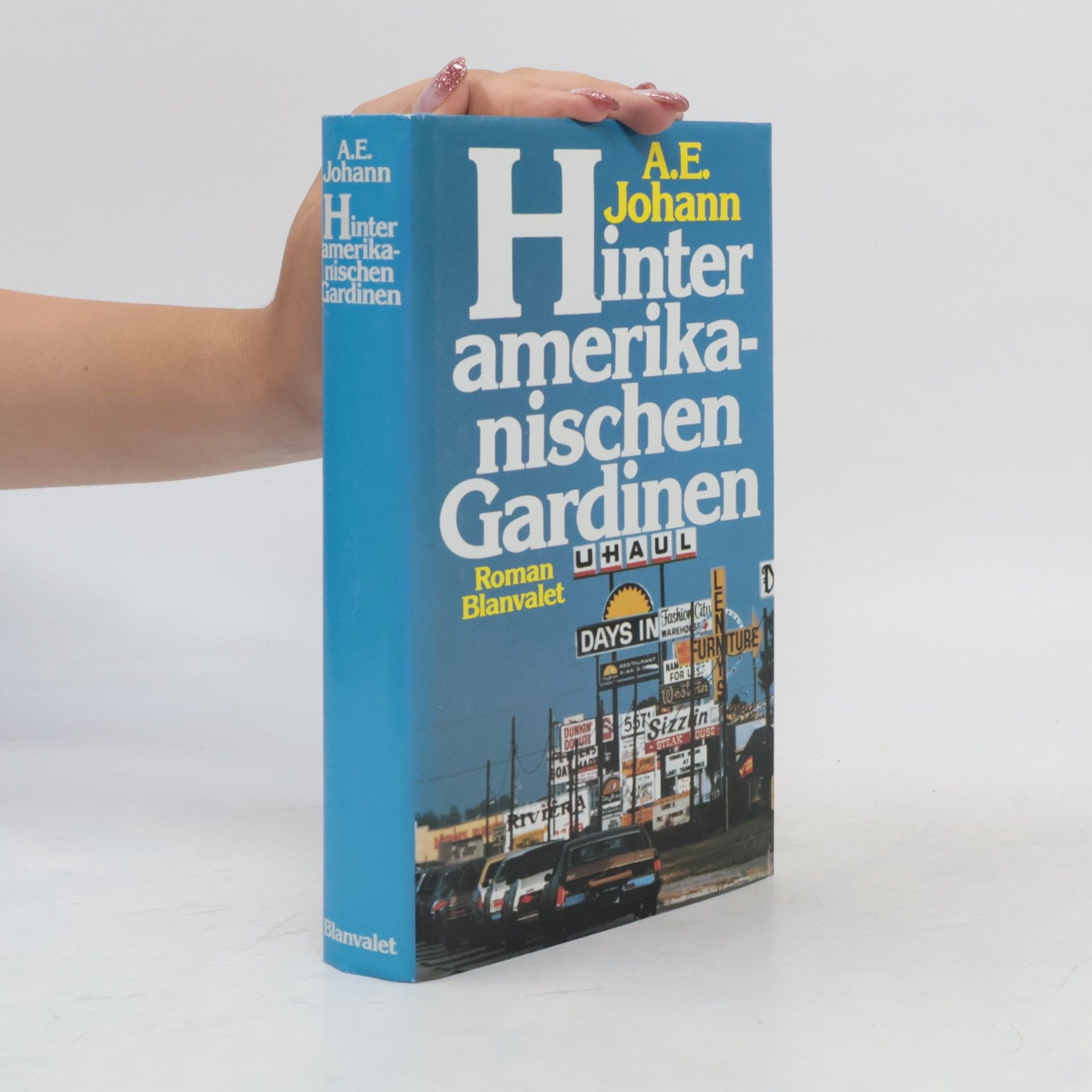Alfred E. Johann Hinter amerikanischen Gardinen