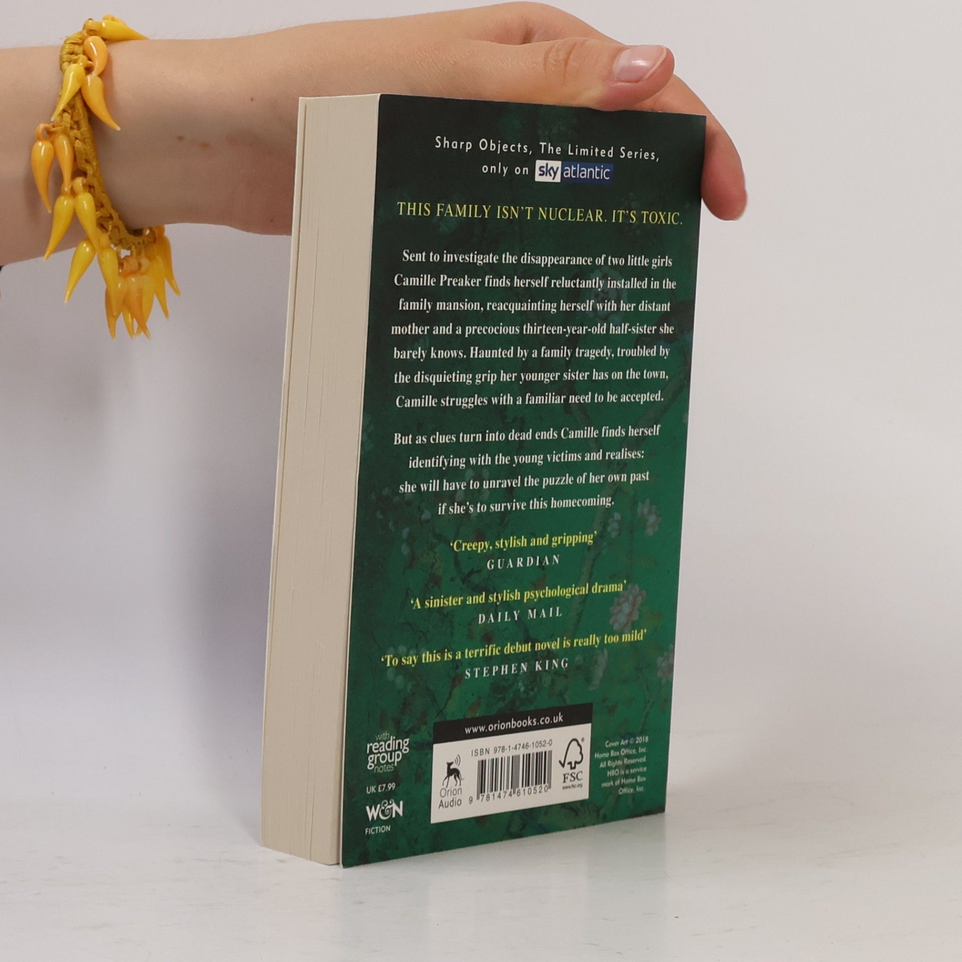 Gillian Flynn Sharp objects