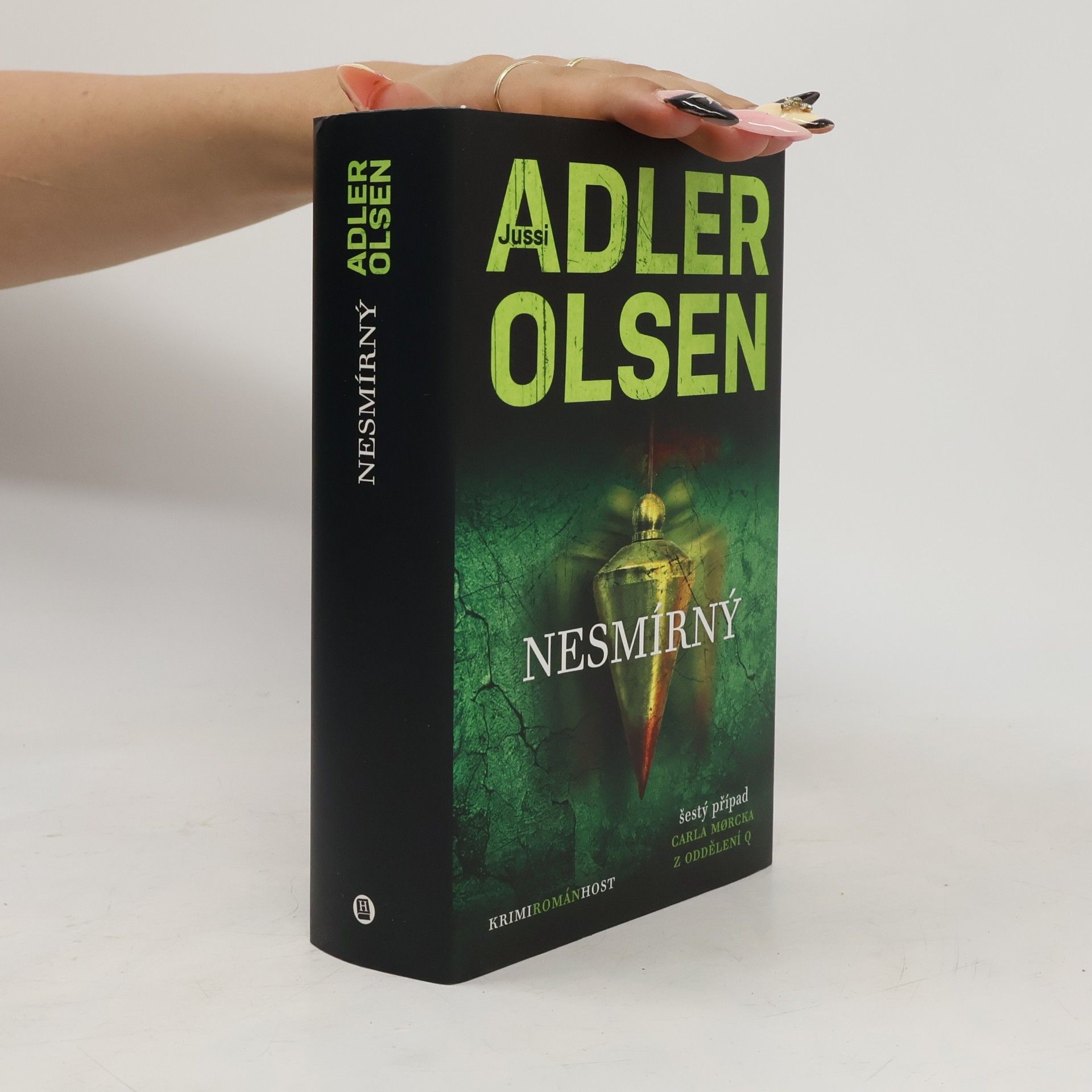 Nesmírný
