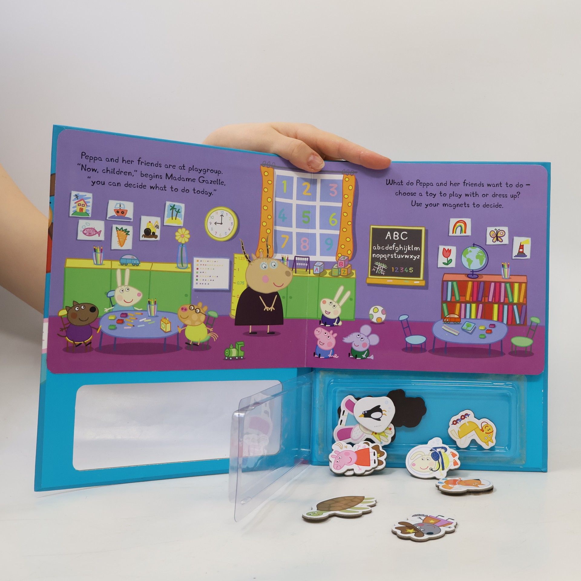 Peppa Pig Peppa Pig: Peppa and Friends Magnet Book