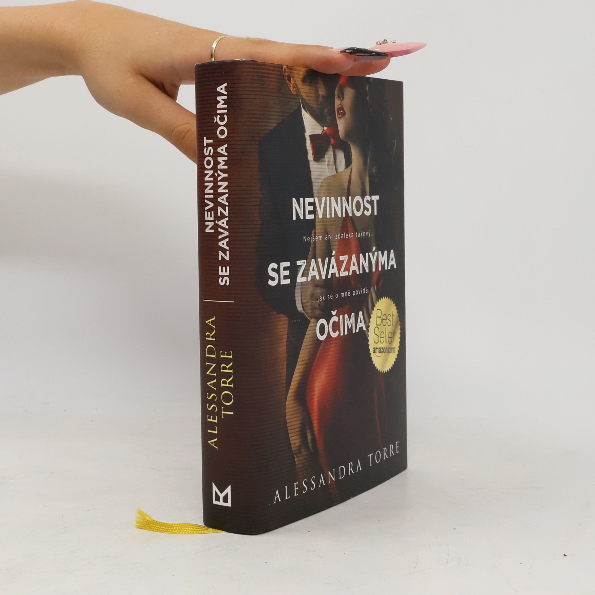 Alessandra Torre Nevinnost se závazanýma očima