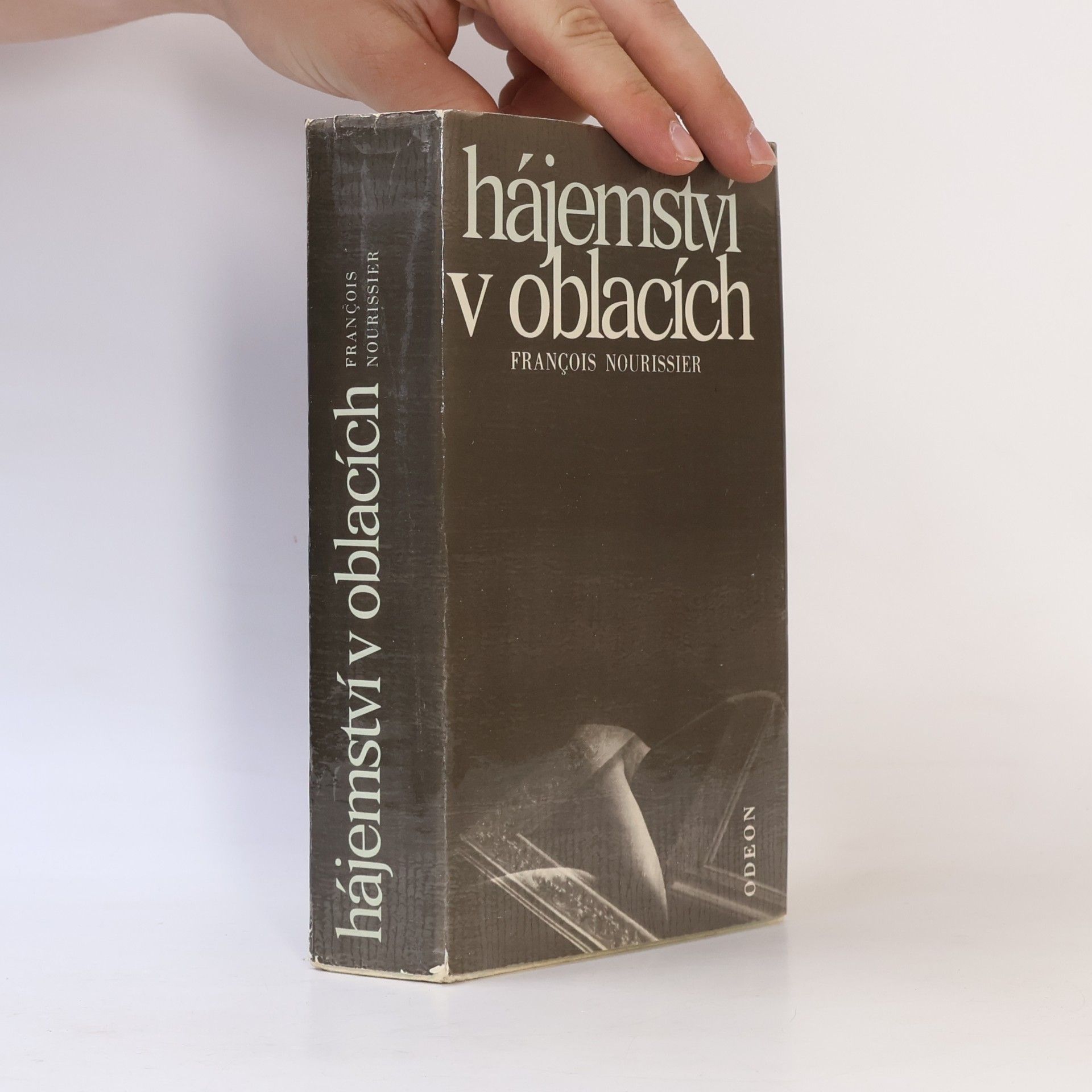 François Nourissier Hájemství v oblacích