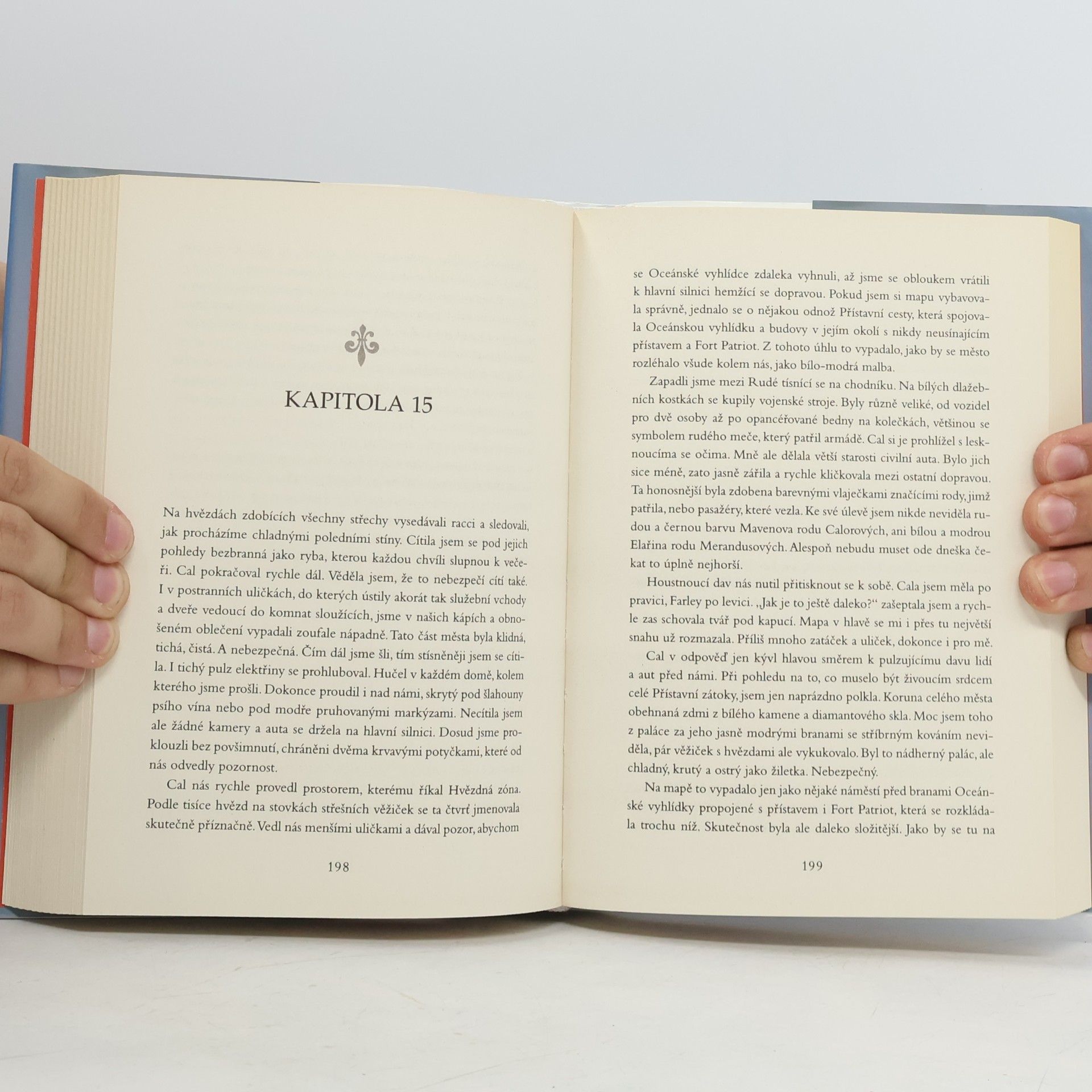 Victoria Aveyard Křišťálový meč