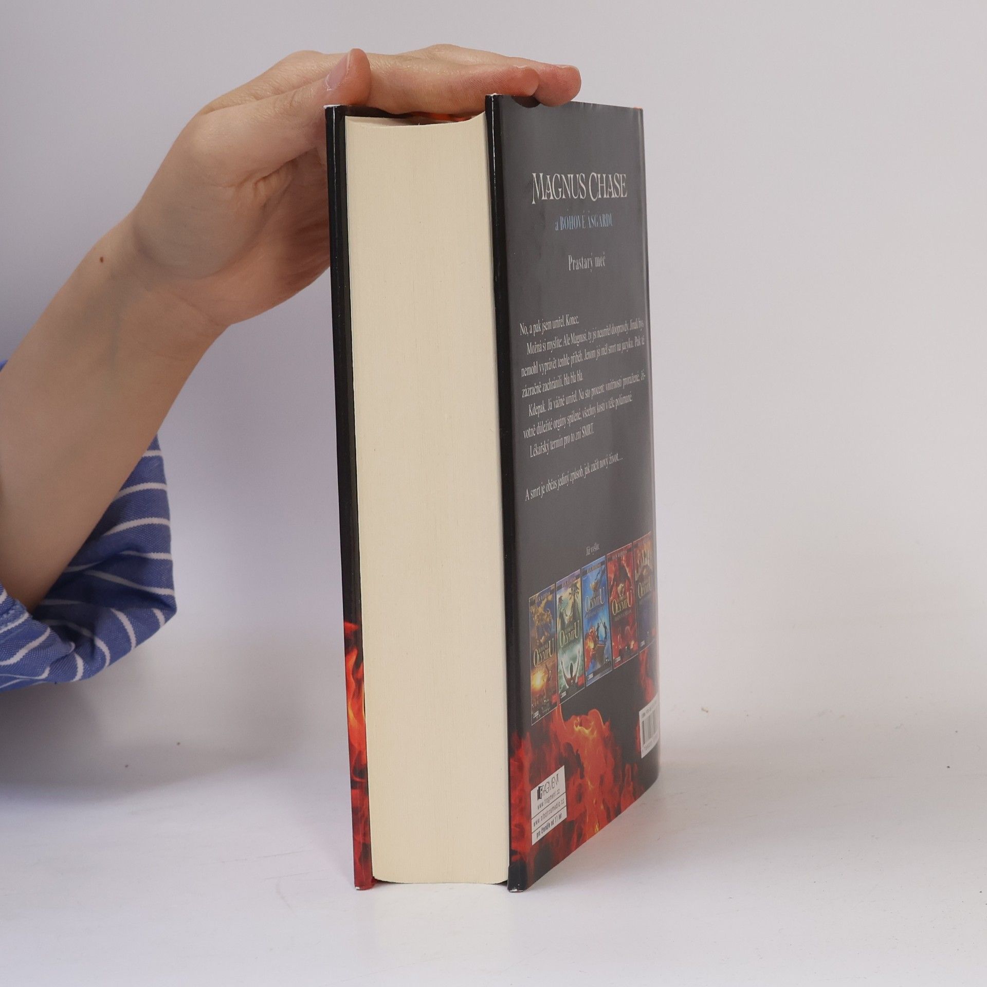 Rick Riordan Magnus Chase a bohové Ásgardu. Prastarý meč