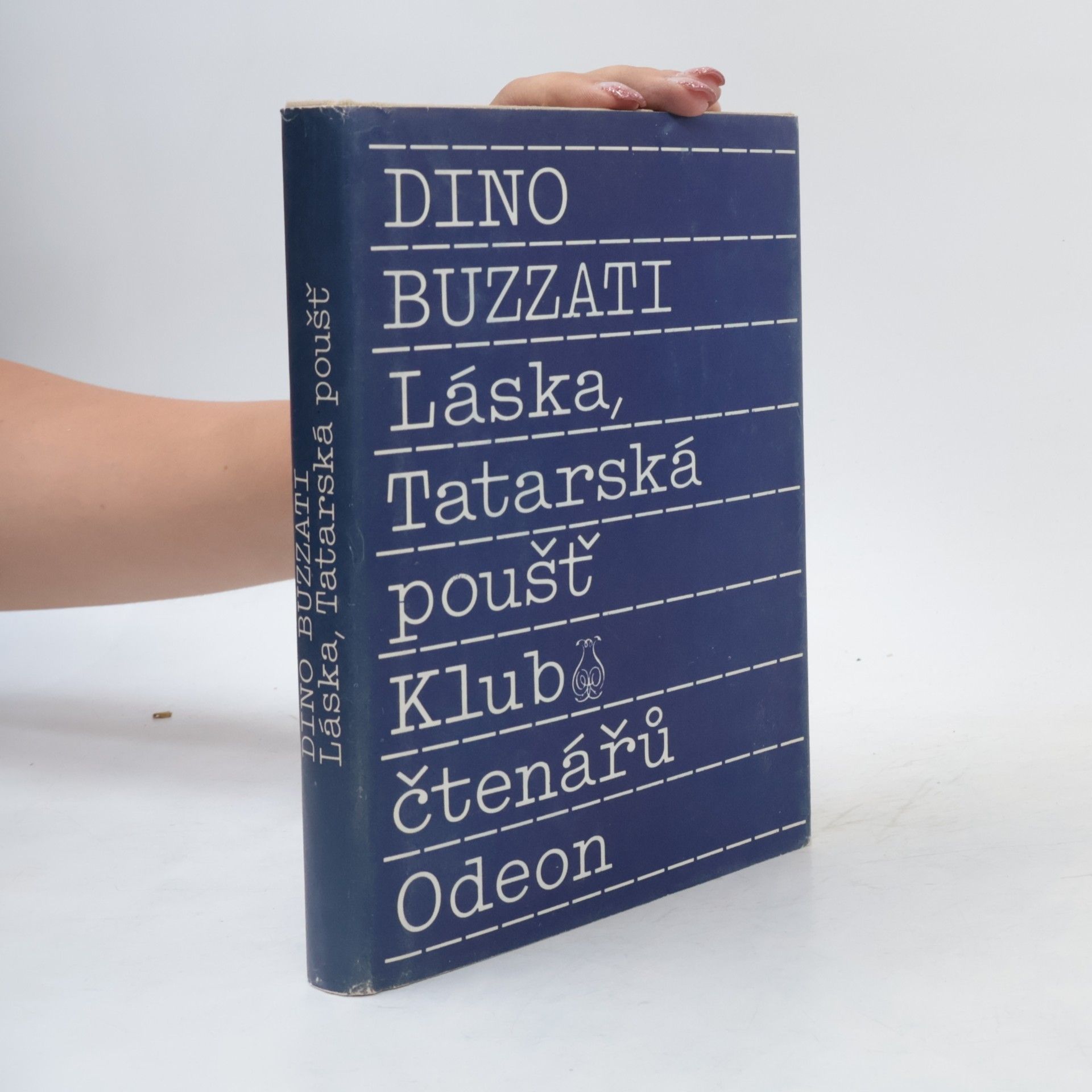 Dino Buzzati Láska.Tatarská poušť