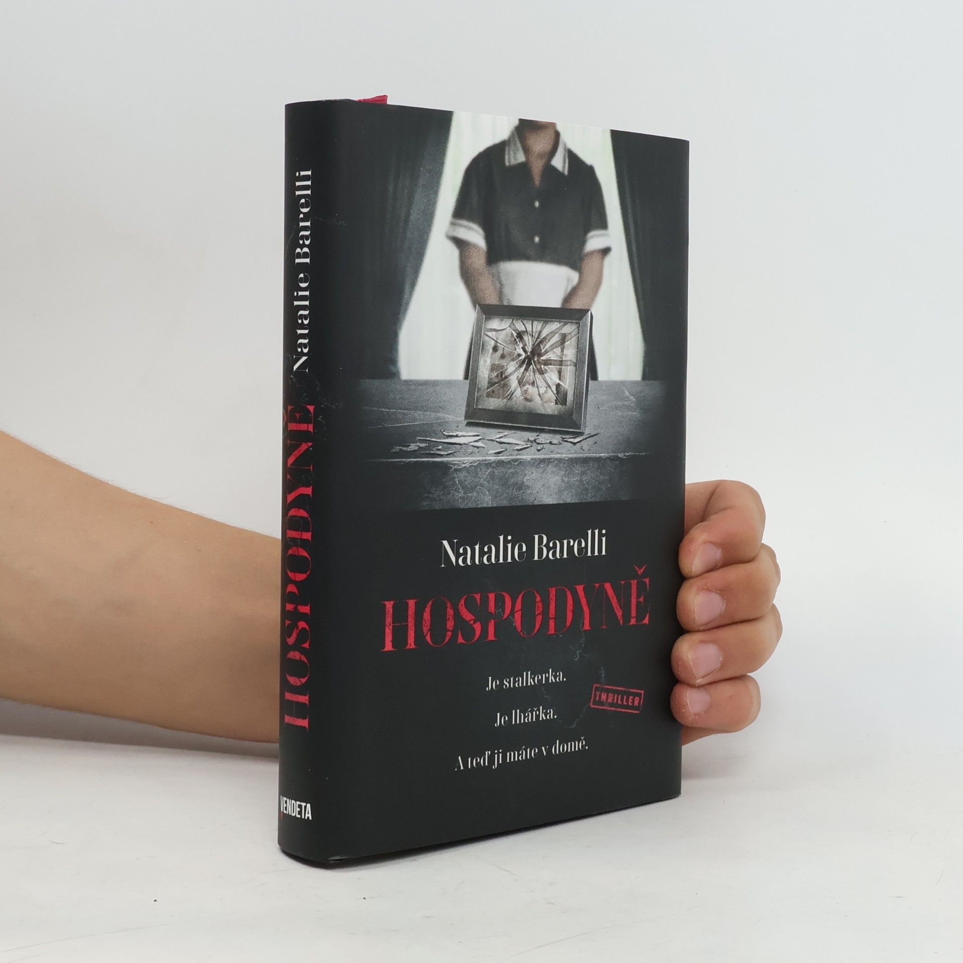 Natalie Barelli Hospodyně