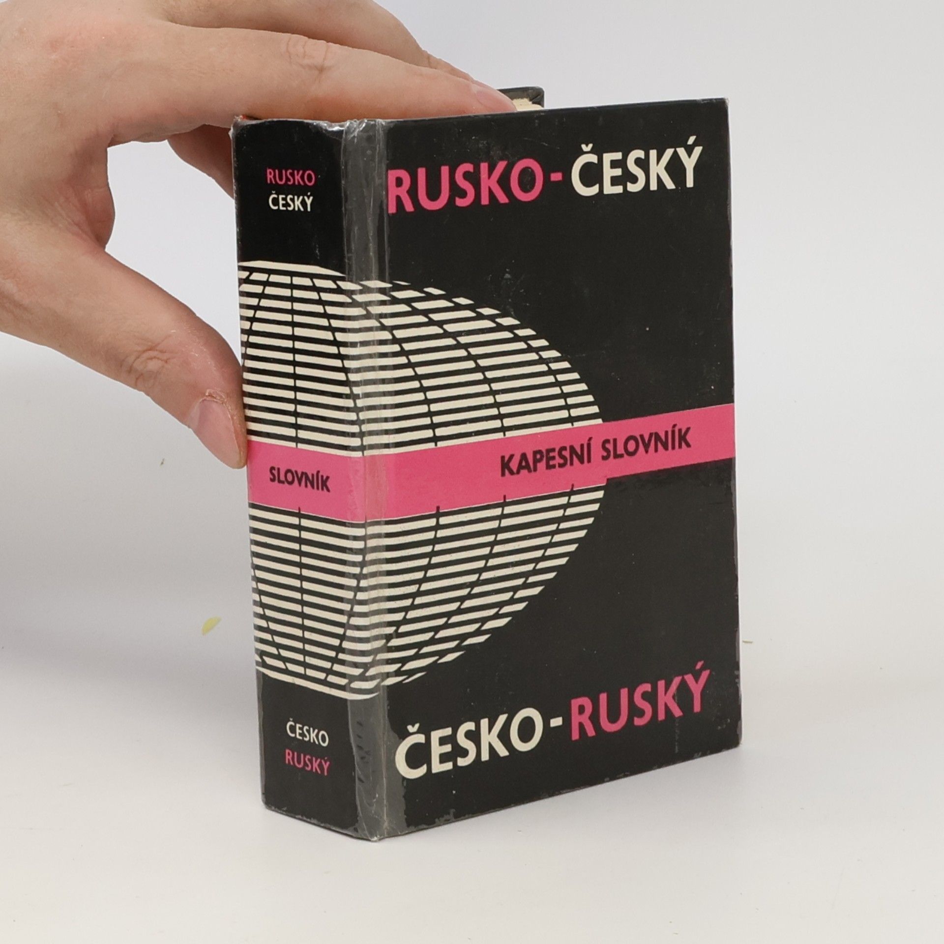Jelizaveta Dvořáková Rusko-český a česko-ruský kapesní slovník