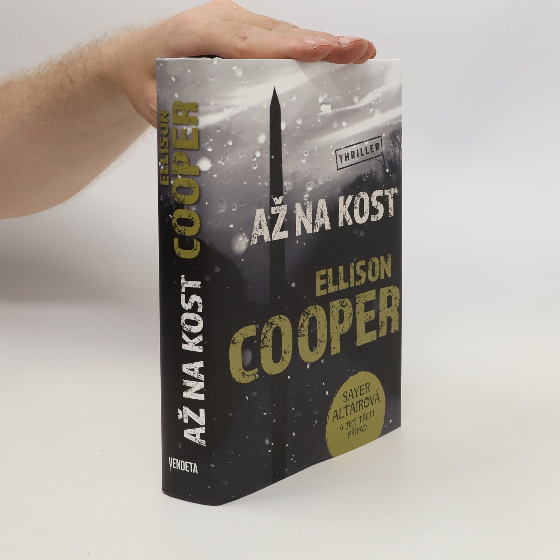 Ellison Cooper Až na kost