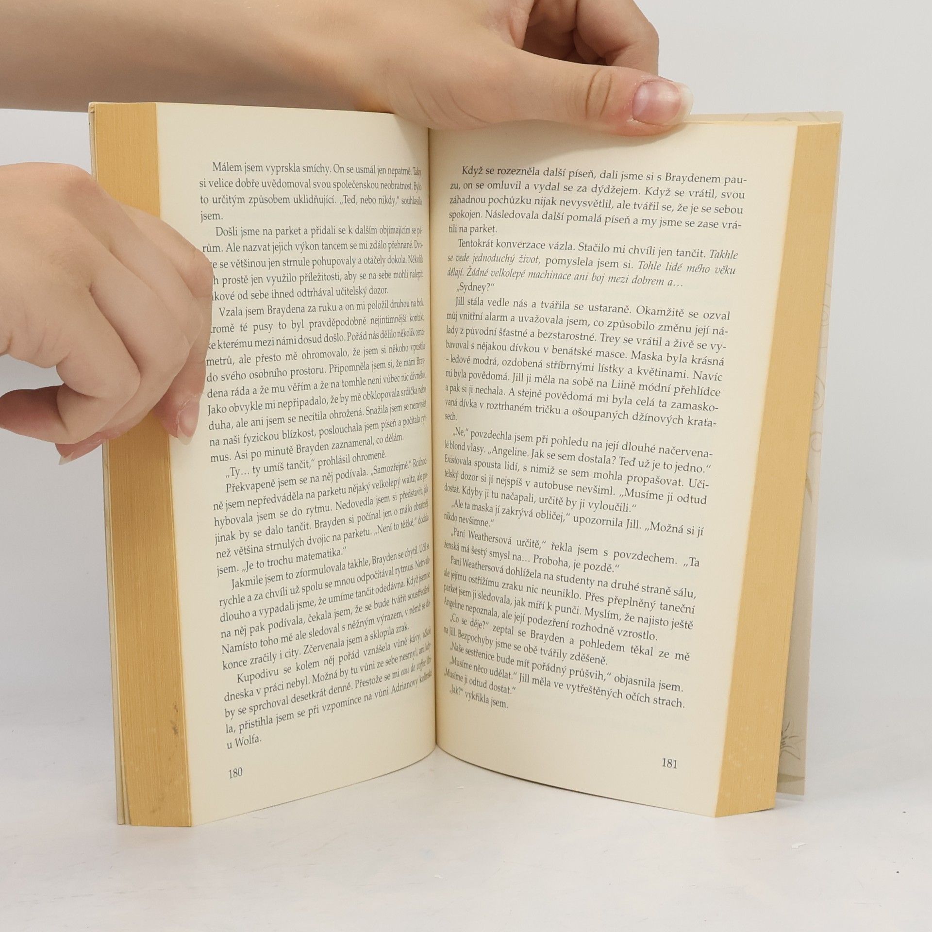 Richelle Mead Pokrevní pouta. 2, Zlatá lilie