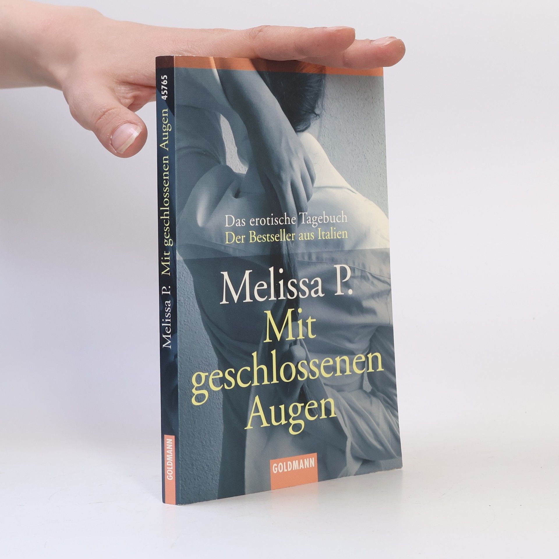 Melissa Panarello Mit geschlossenen Augen