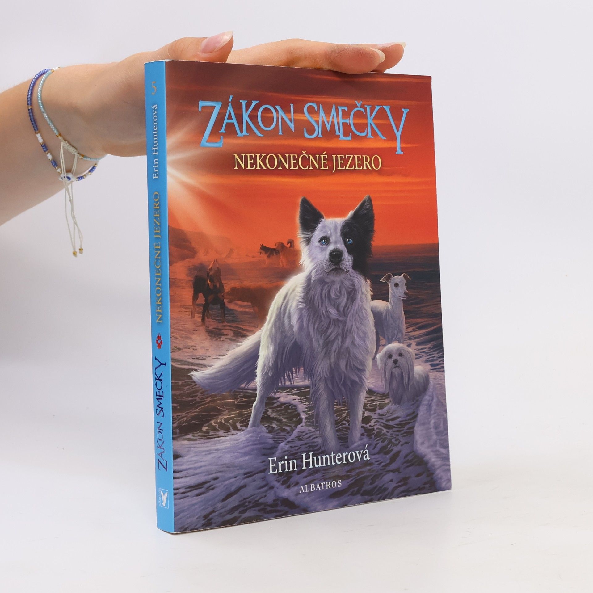 Erin Hunter Nekonečné jezero. Zákon smečky