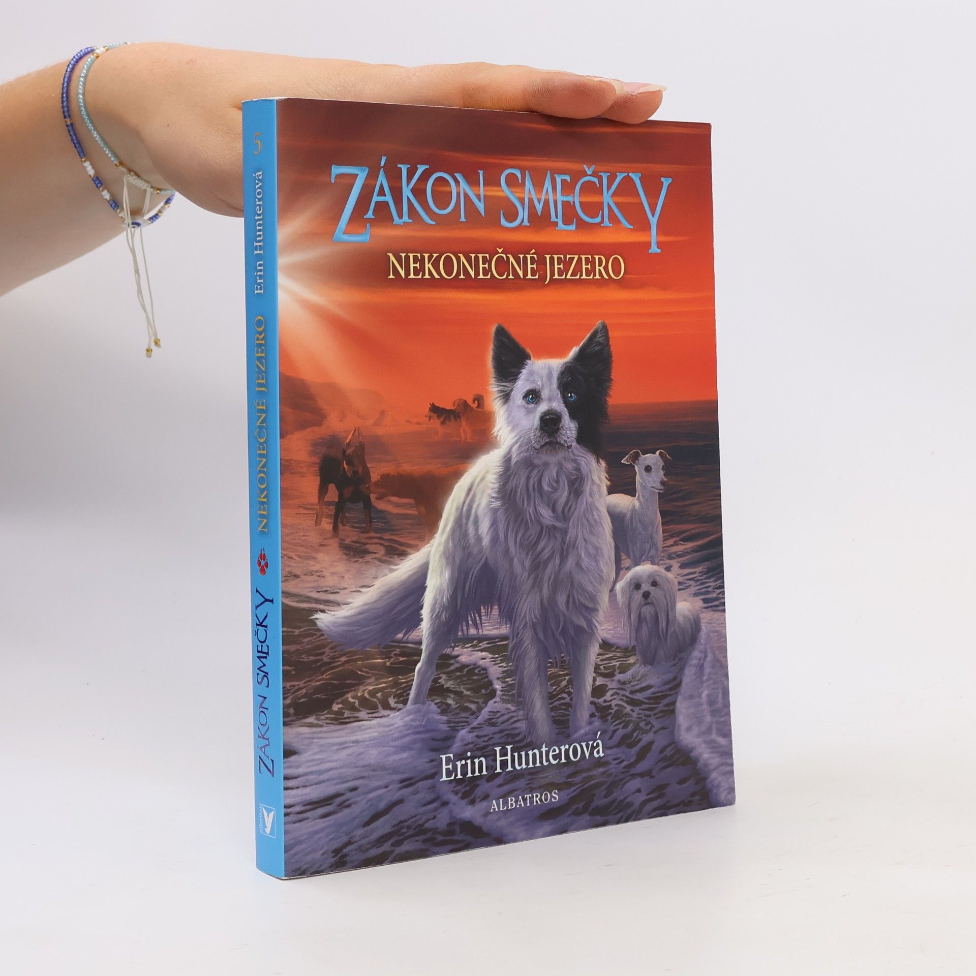 Erin Hunter Nekonečné jezero. Zákon smečky