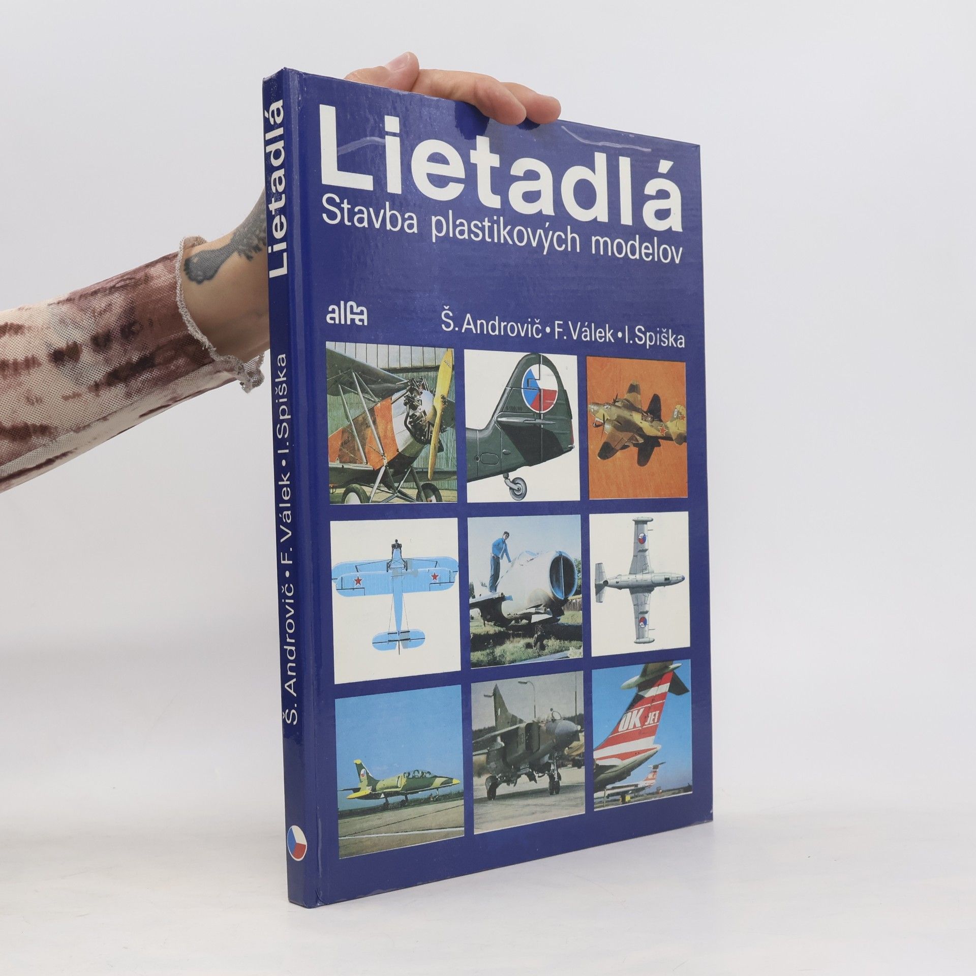 František Válek Lietadlá. Stavba plastikových modelov
