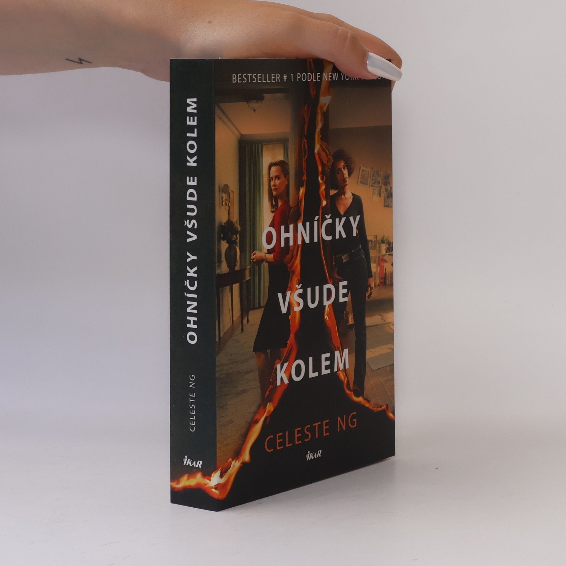 Celeste Ng Ohníčky všude kolem