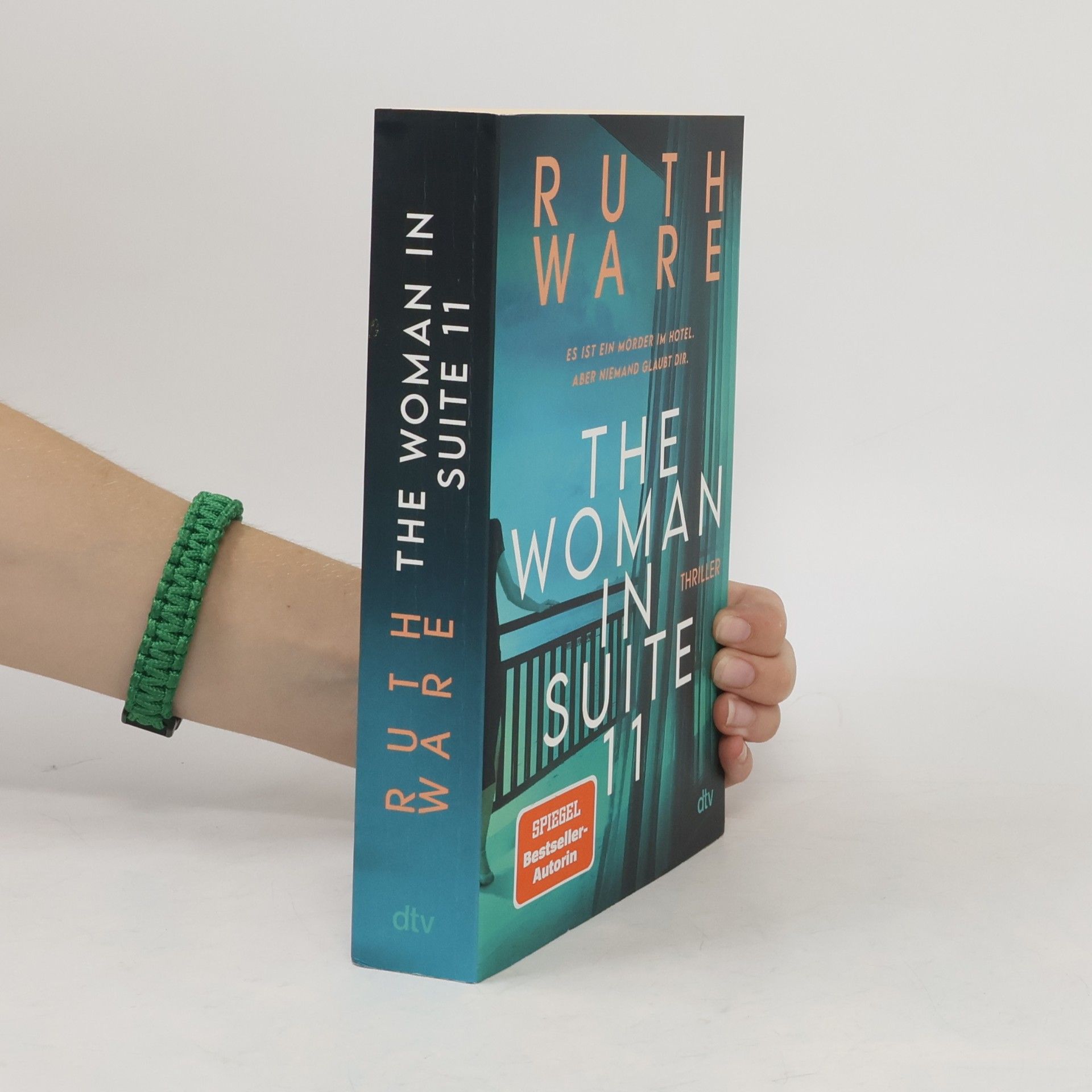 Ruth Ware The Woman in Suite 11