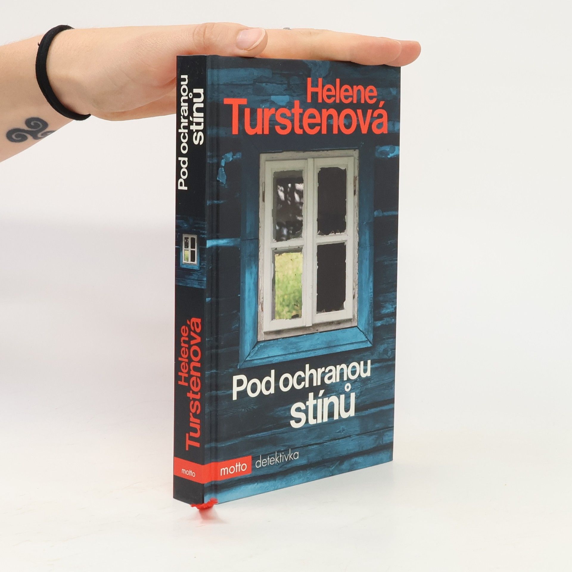 Helene Tursten Pod ochranou stínů