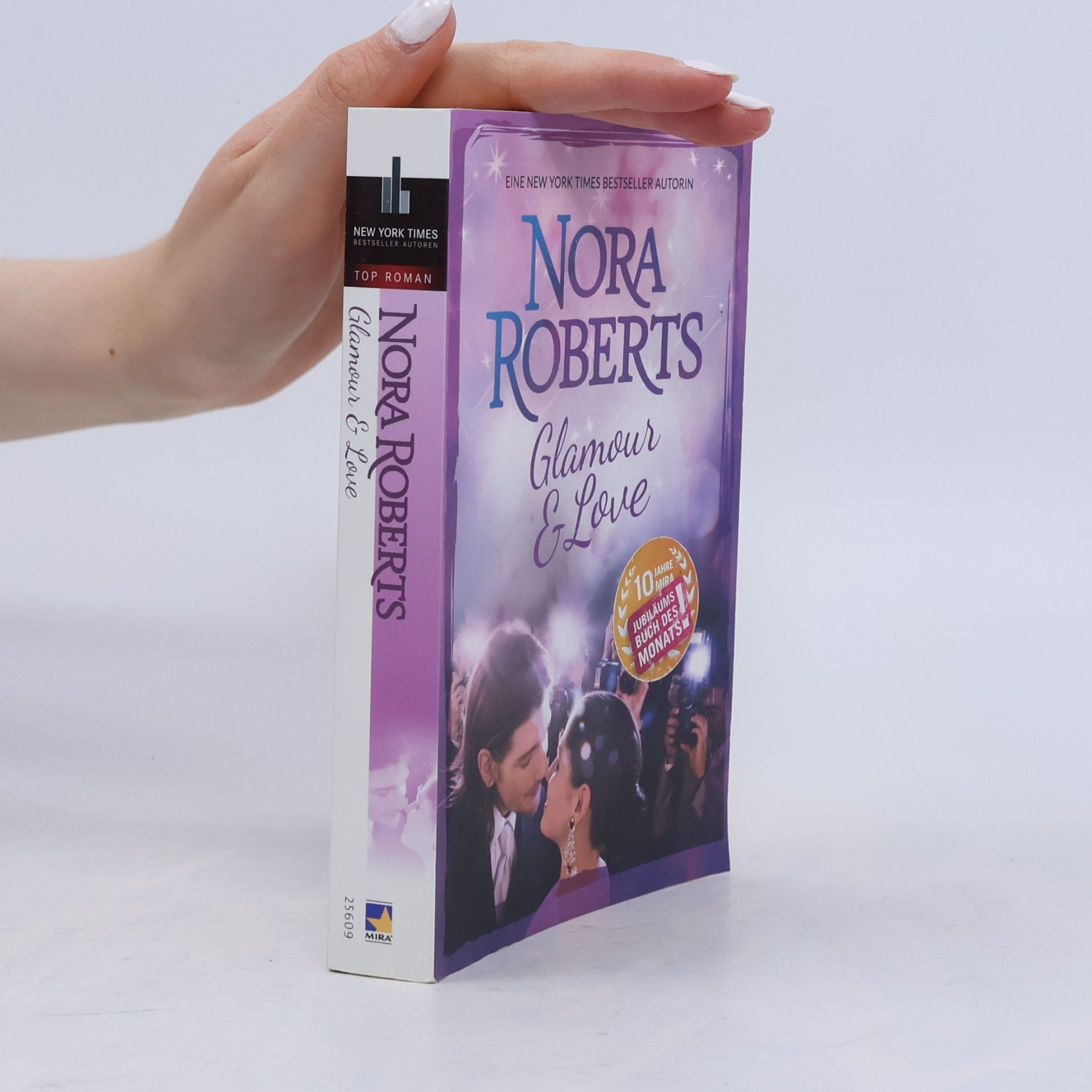 Nora Roberts Glamour & Love