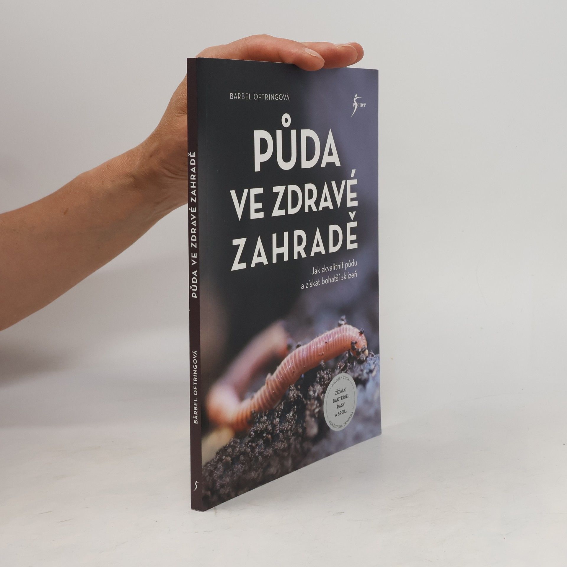 Linda Blättler Půda ve zdravé zahradě : jak zkvalitnit půdu a získat bohatší sklizeň