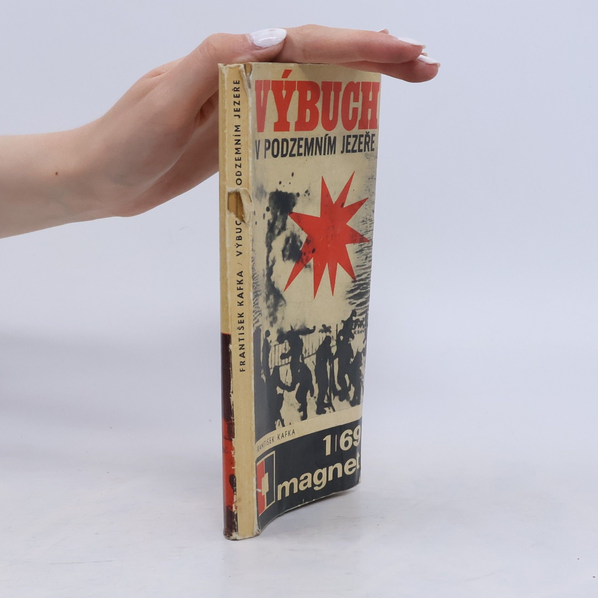 František Kafka Výbuch v podzemním jezeře