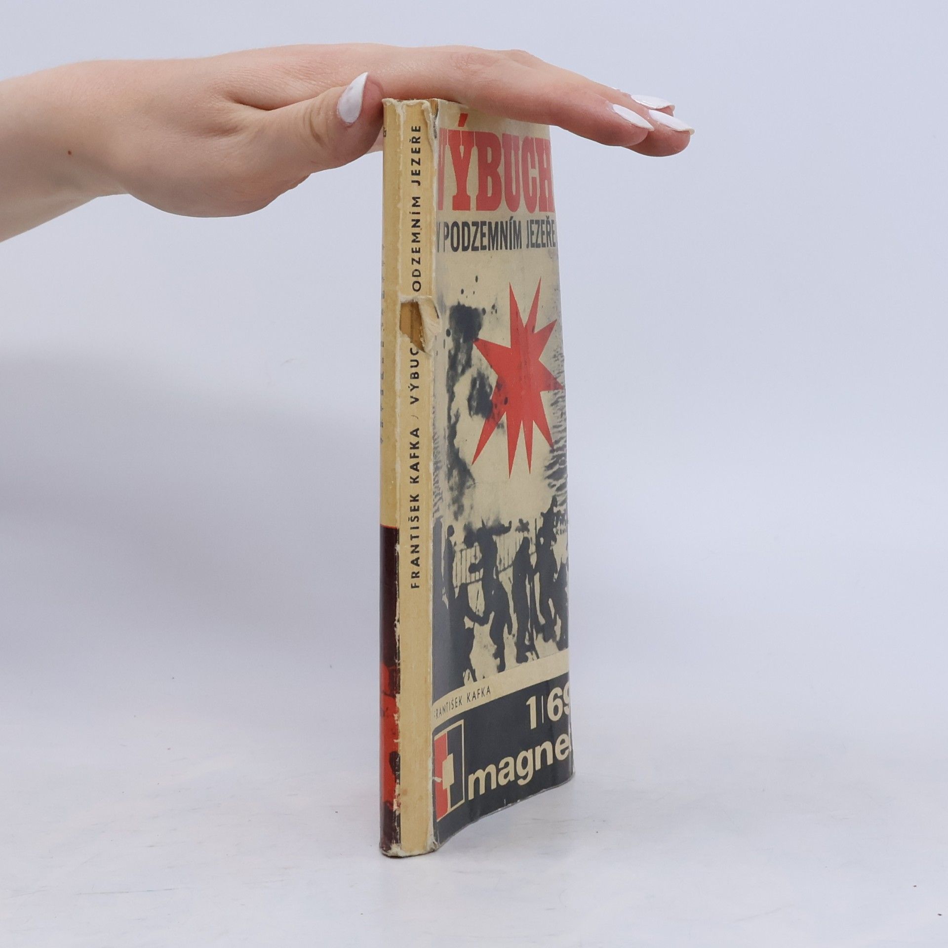 František Kafka Výbuch v podzemním jezeře