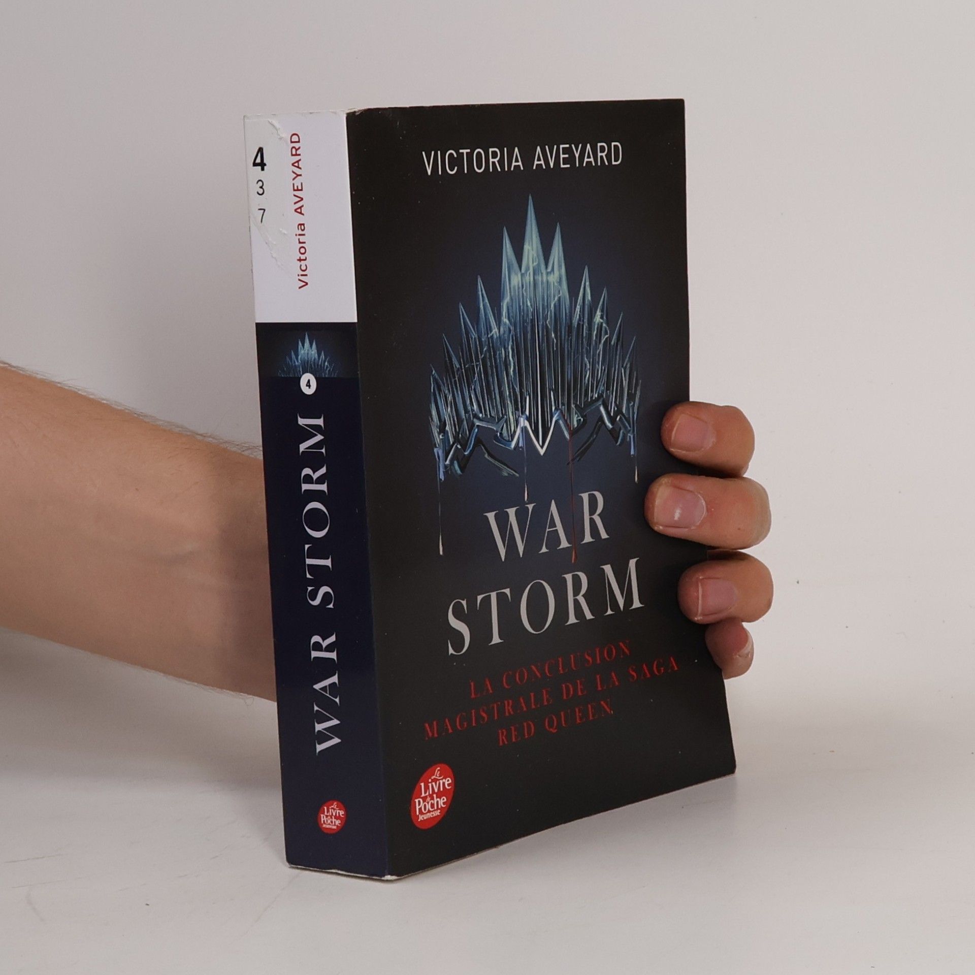 Red Queen - 4: War Storm