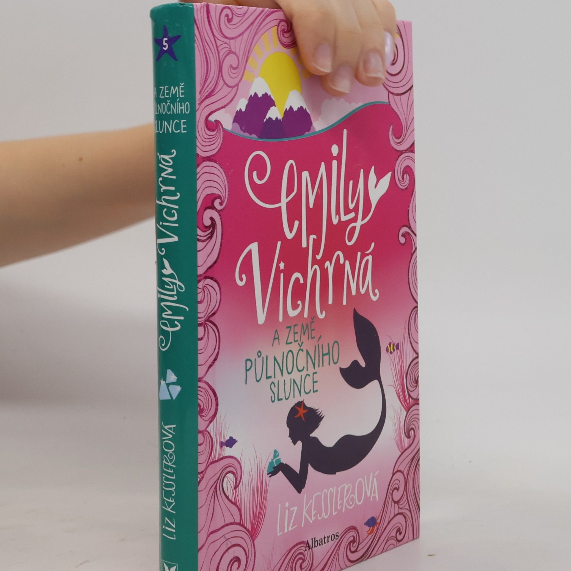 Liz Kessler Emily Vichrná a země půlnočního slunce