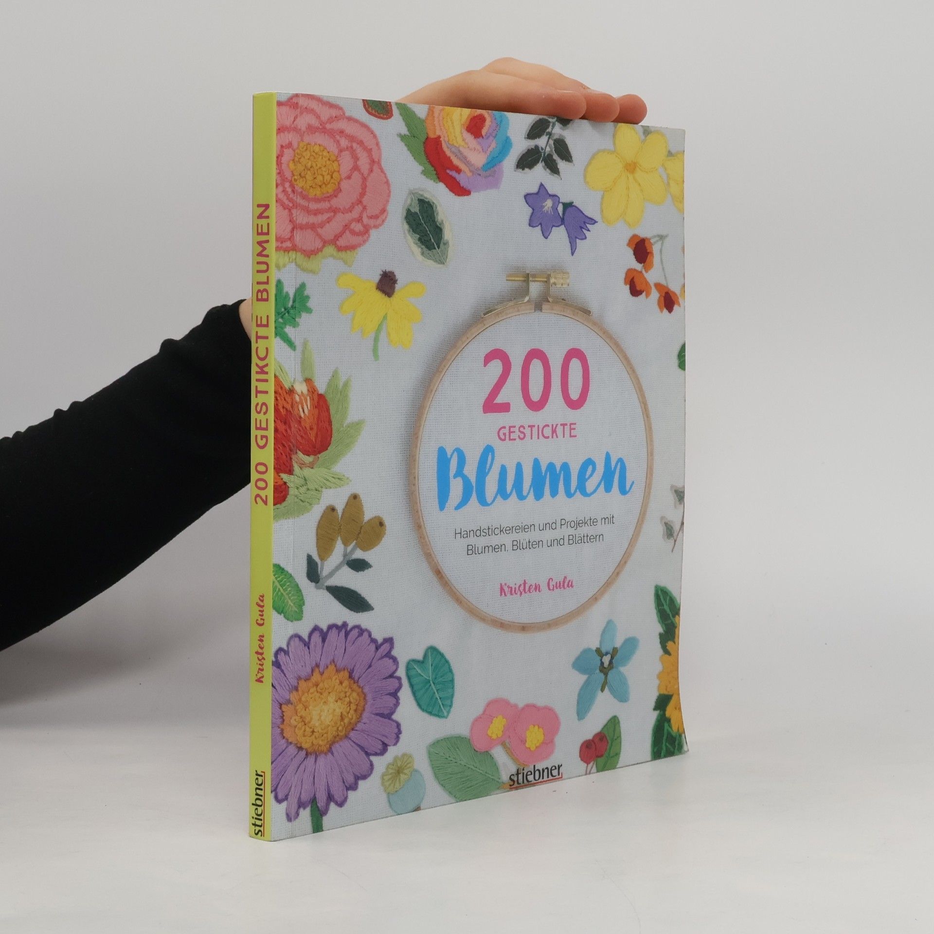 Kristen Gula 200 gestickte Blumen