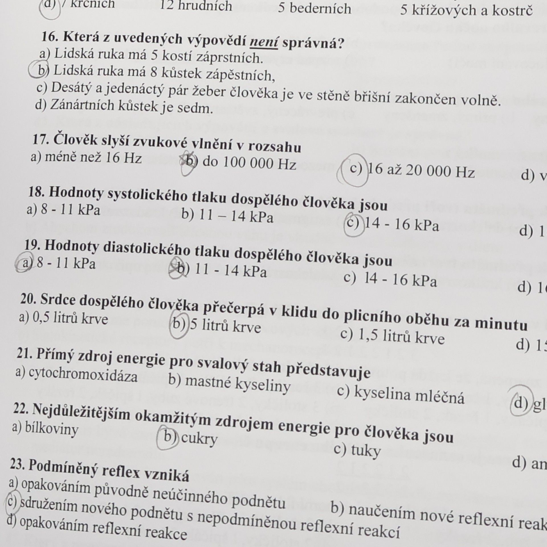 Vojtěch Mornstein Testové otázky z fyziky, chemie a biologie. Modelové otázky pro přípravu k přijímacím zkouškám na LF MU