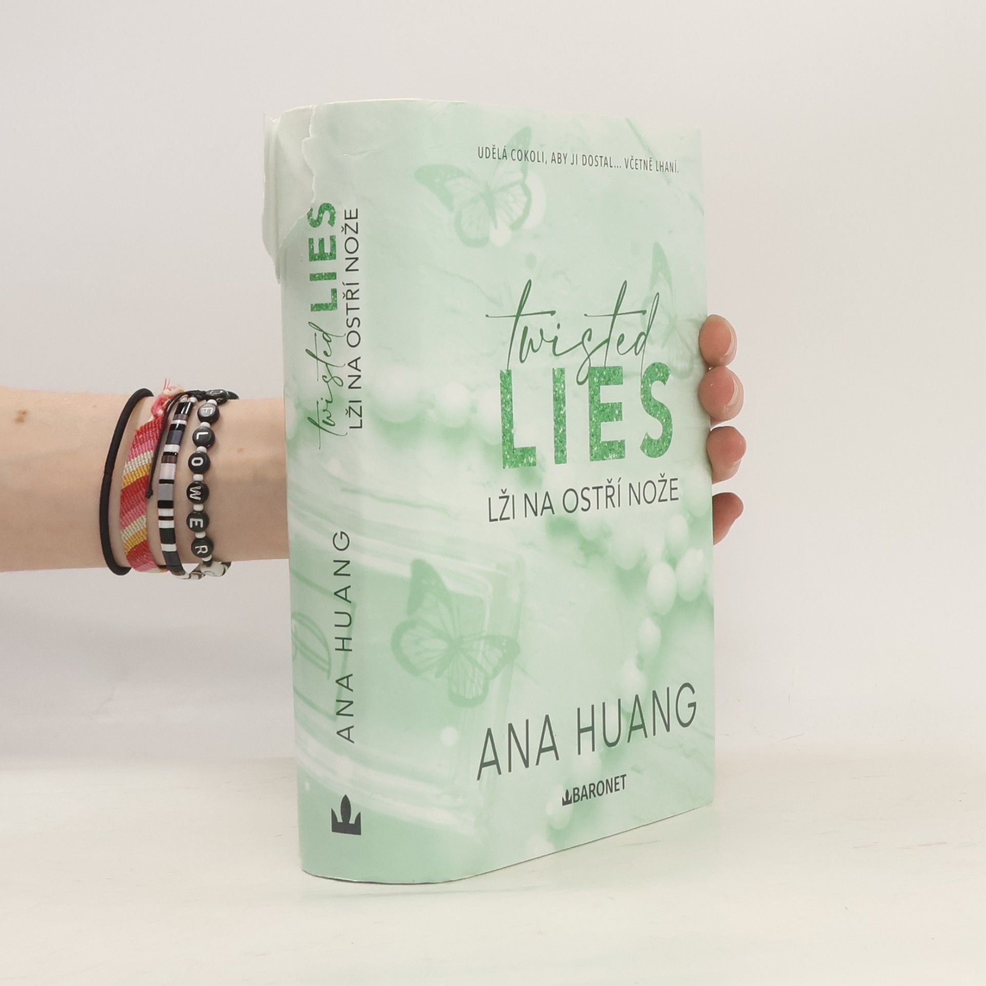 Ana Huang Twisted Lies. Lži na ostří nože