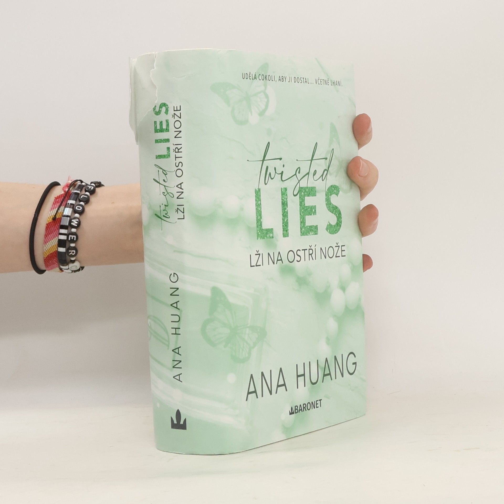 Ana Huang Twisted Lies. Lži na ostří nože