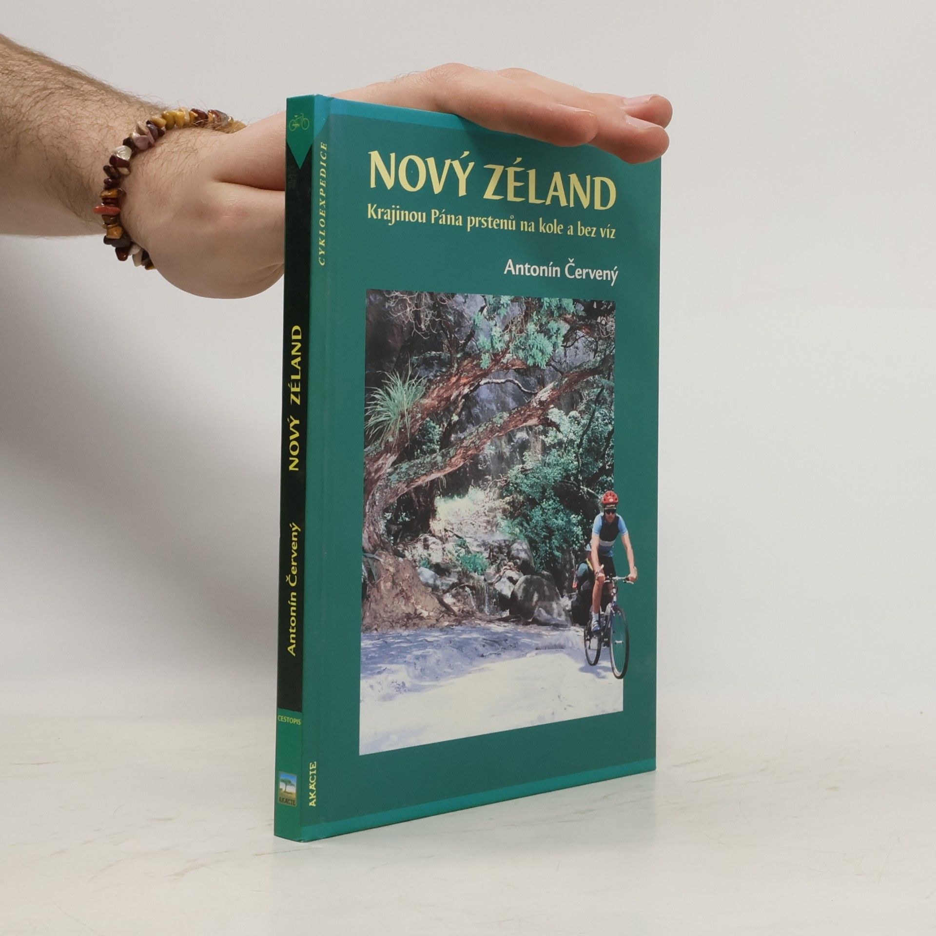 Antonín Červený Nový Zéland: Krajinou Pána prstenů na kole a bez víz