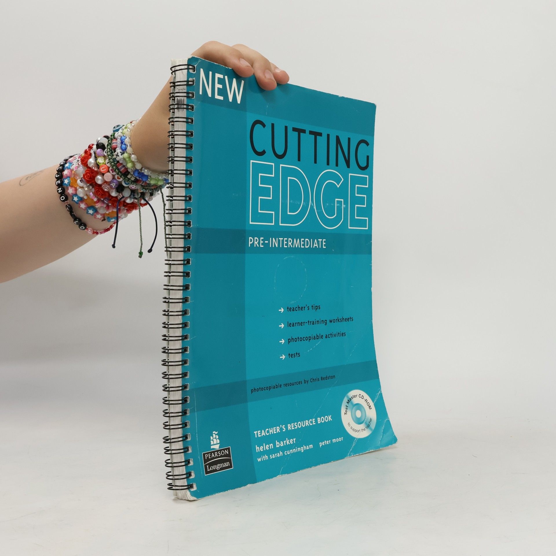 Kolektiv autorů New cutting edge. Pre-intermediate. Teacher's resource book