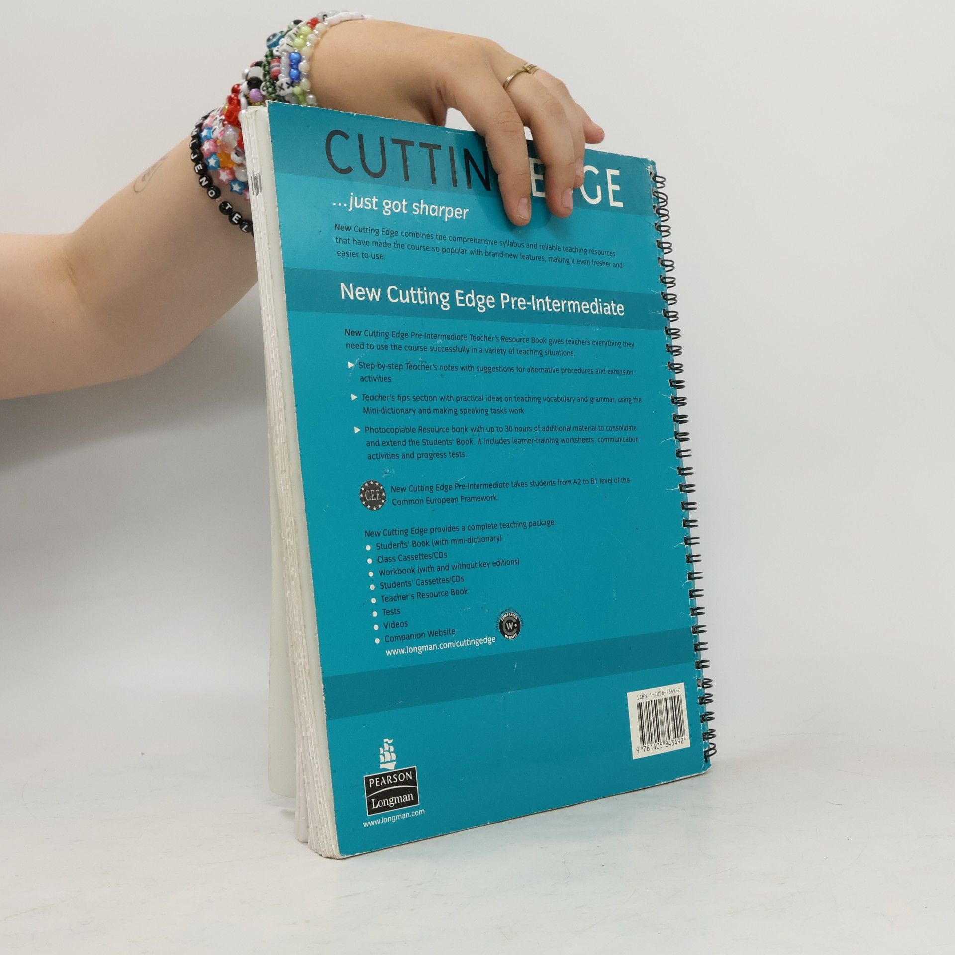 Kolektiv autorů New cutting edge. Pre-intermediate. Teacher's resource book