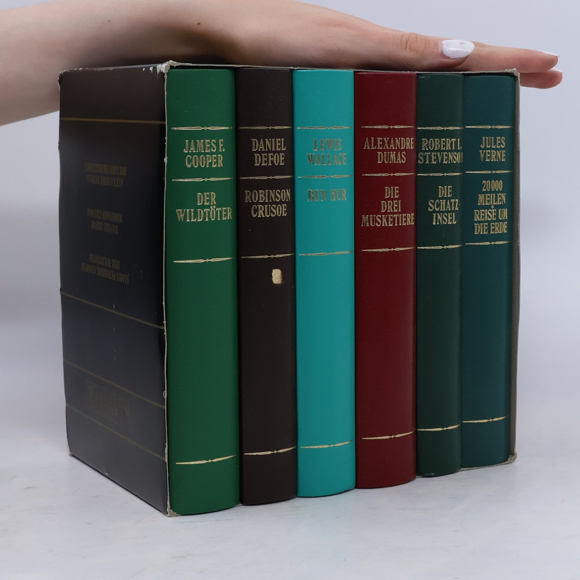 Alexandre Dumas starší Die drei Musketiere. Robinson Crusoe. Die Schatzinsel. Der Wildtöter. Ben Hur. 20000 Meilen unter dem Meer. Reise um die Erde in 80 Tagen