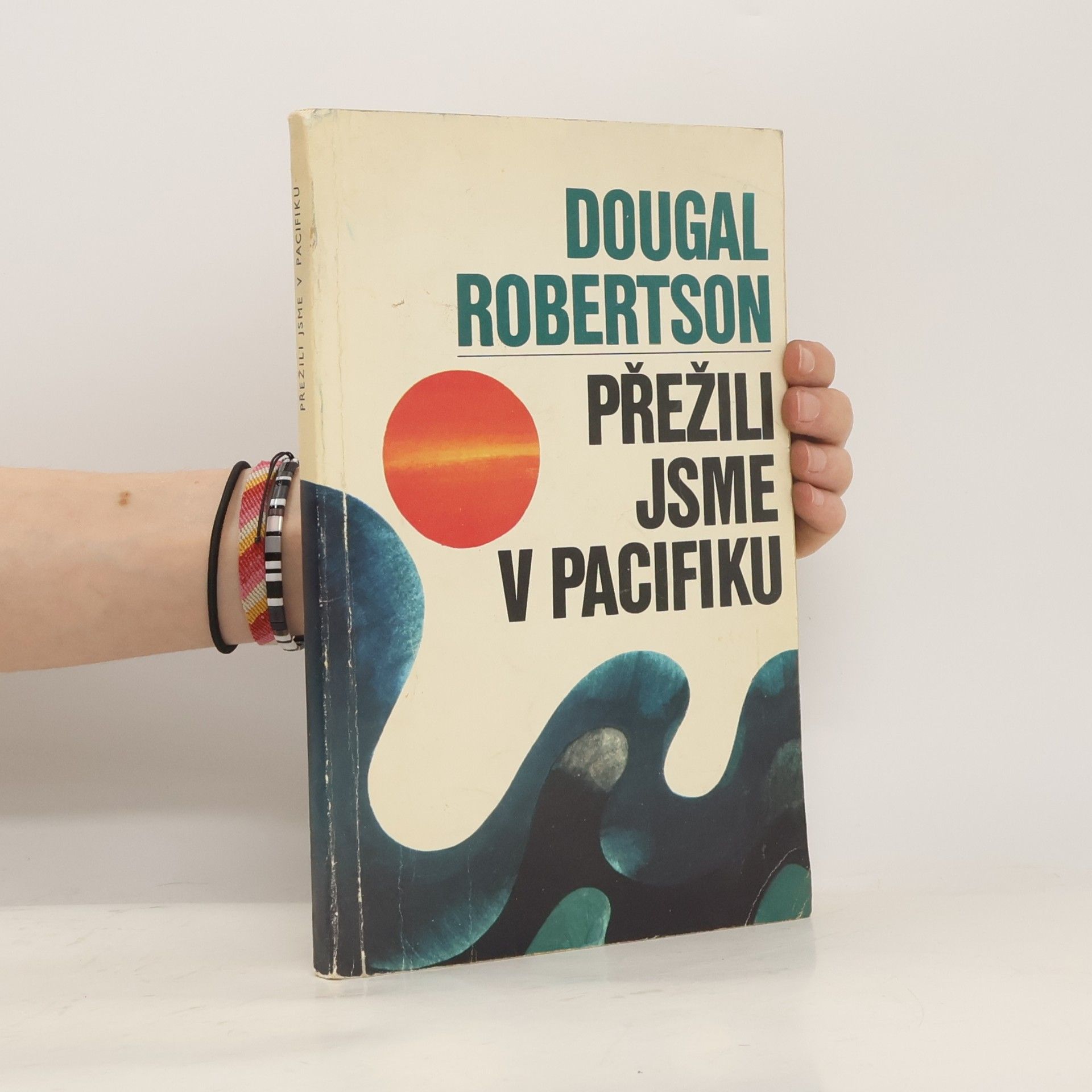 Dougal Robertson Přežili jsme v Pacifiku