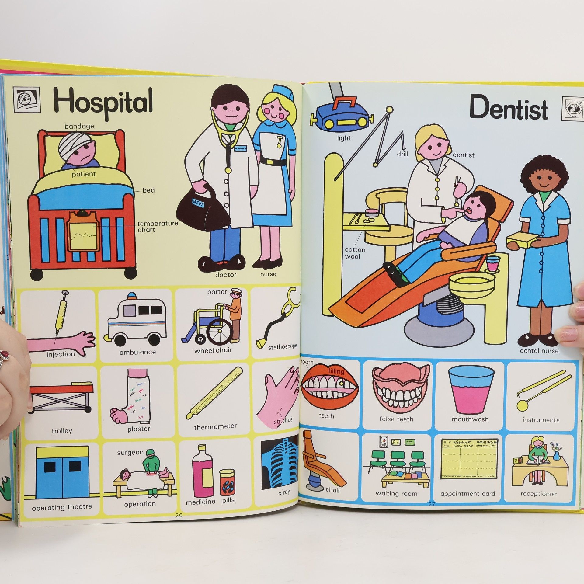 LADYBIRD BOOKS First Picture Word Book