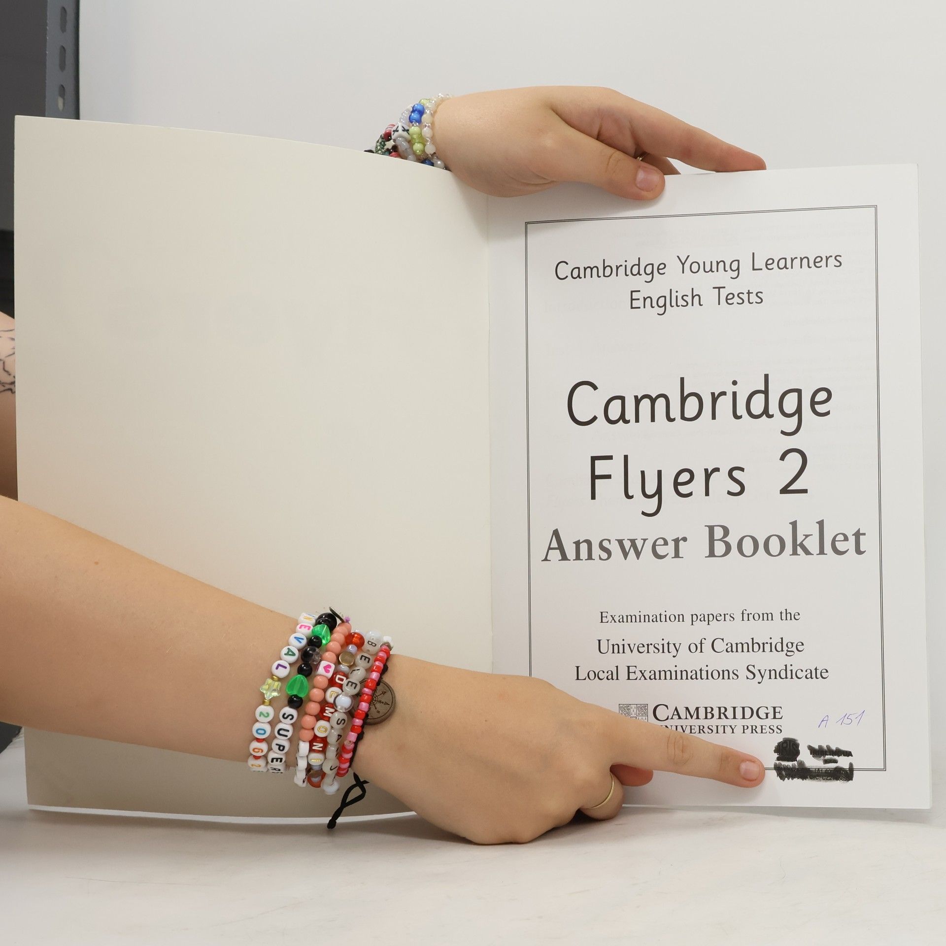 University of Cambridge Local Examinations Syndicate Cambridge Young Learners English Tests - 2: Cambridge Flyers 2 Answer Booklet