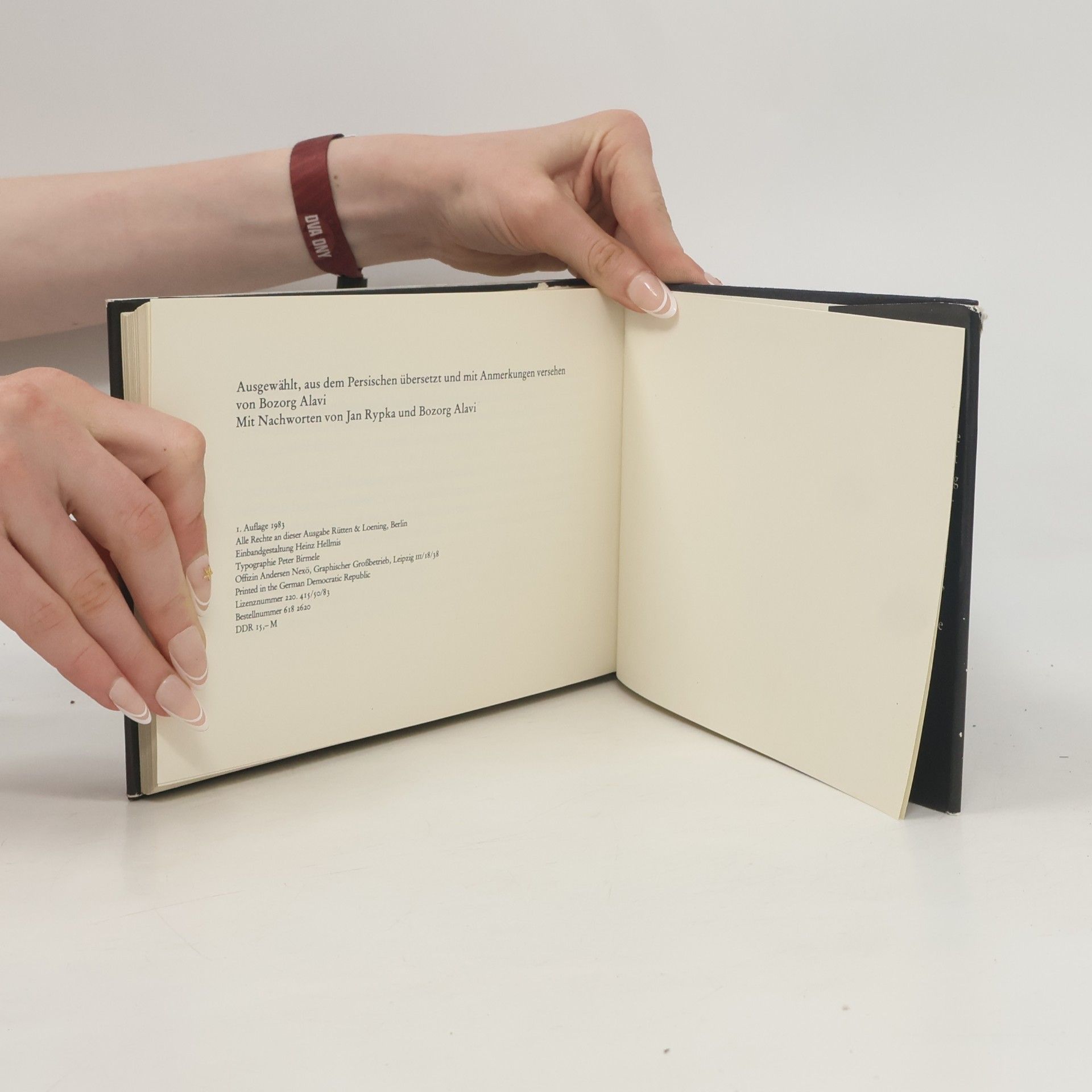 Omar Khayyām Durchblättert ist des Lebens Buch