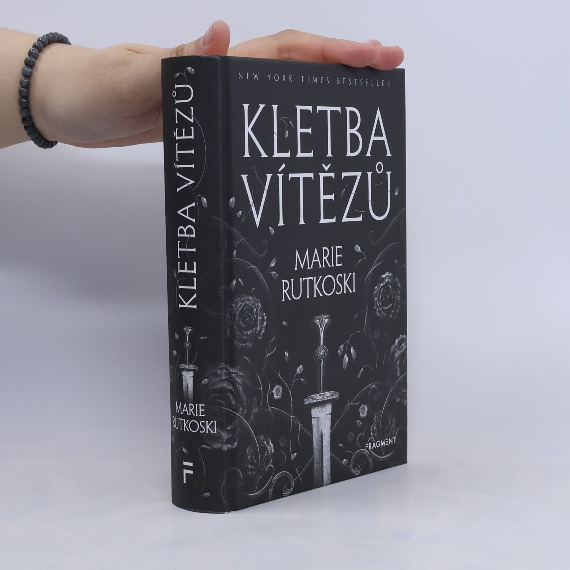 Marie Rutkoski Kletba vítězů