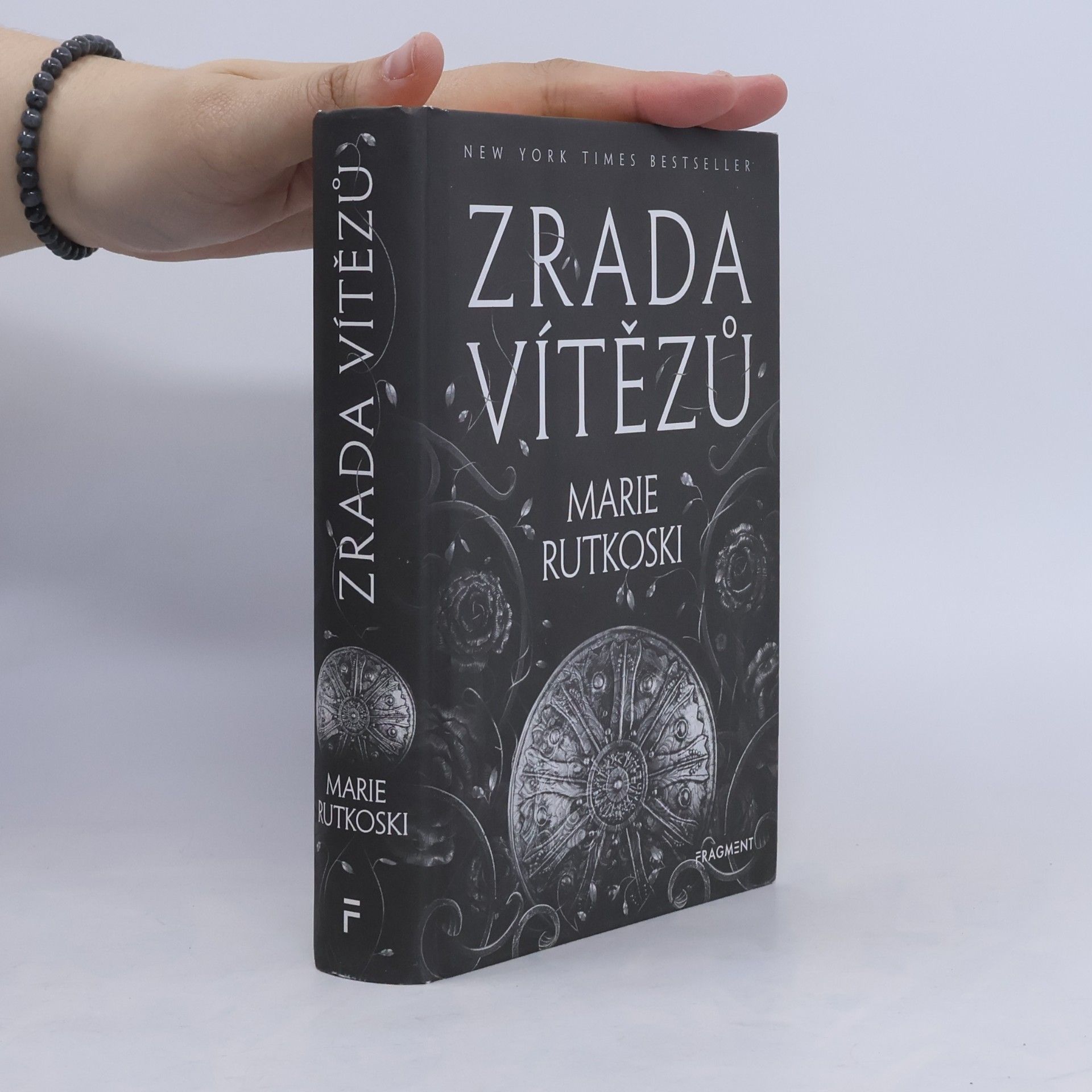 Marie Rutkoski Zrada vítězů