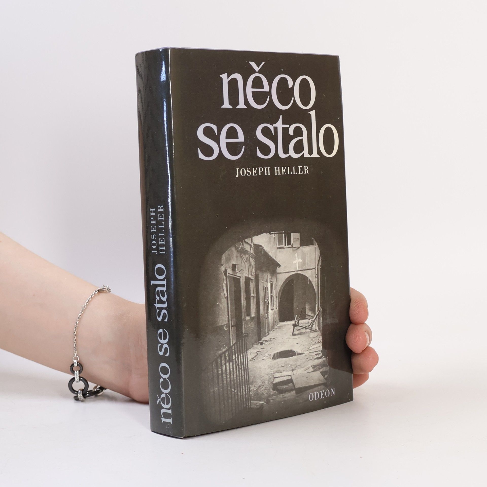 Joseph Heller Něco se stalo