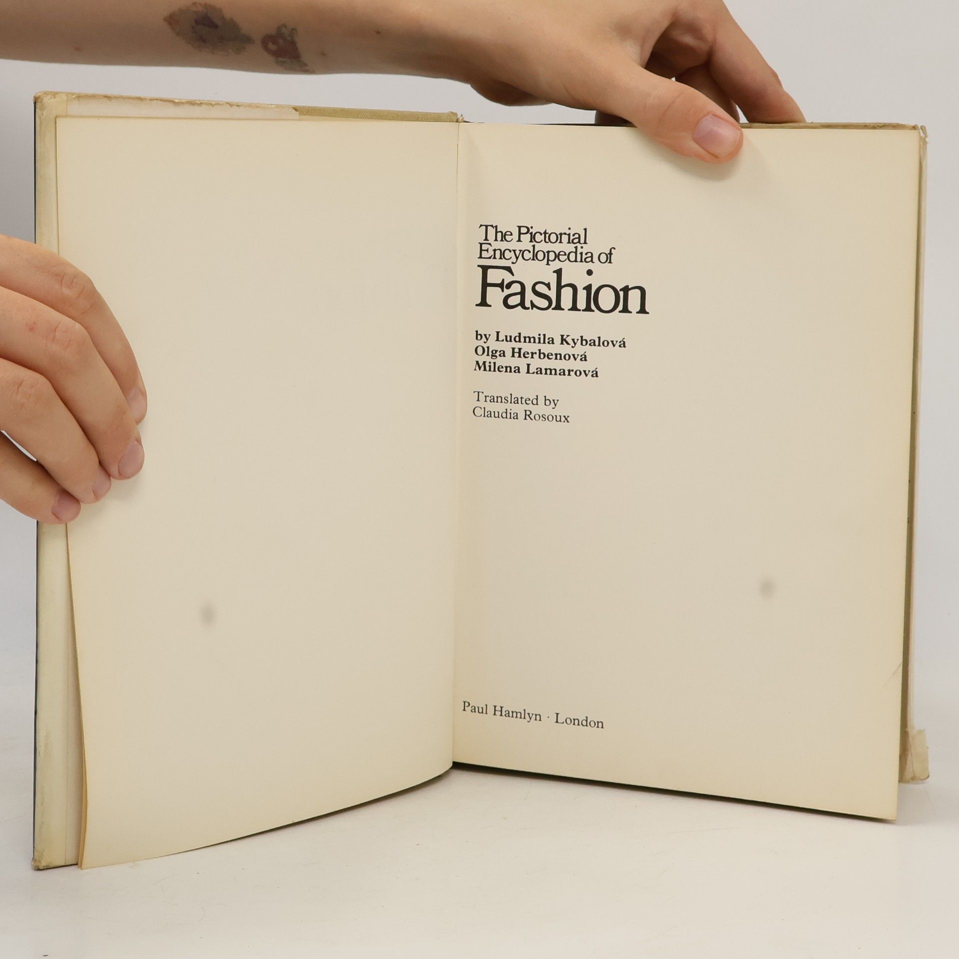 Ludmila Kybalová The pictorial encyclopedia of fashion Fashion