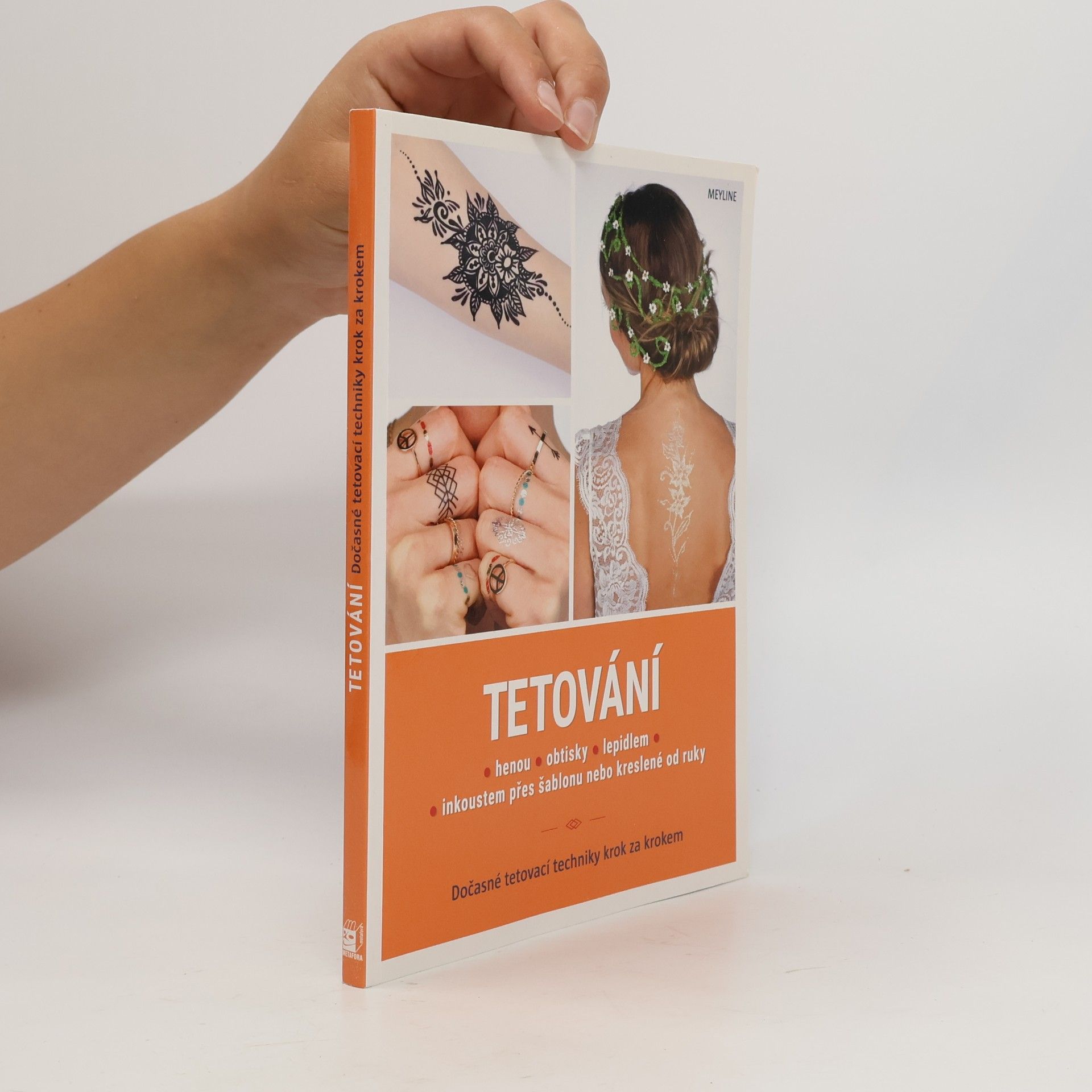 Aurélie Laurent Tetování : hennou, obtisky, lepidlem, inkoustem přes šablonu nebo kreslené od ruky : dočasné tetovací techniky krok za krokem